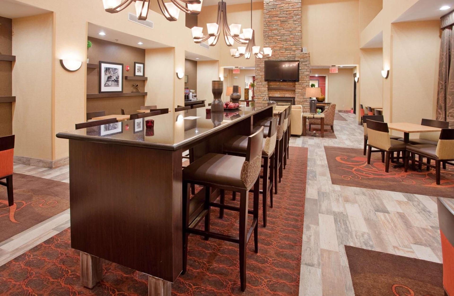 Hampton Inn & Suites Dickinson ND photo 4