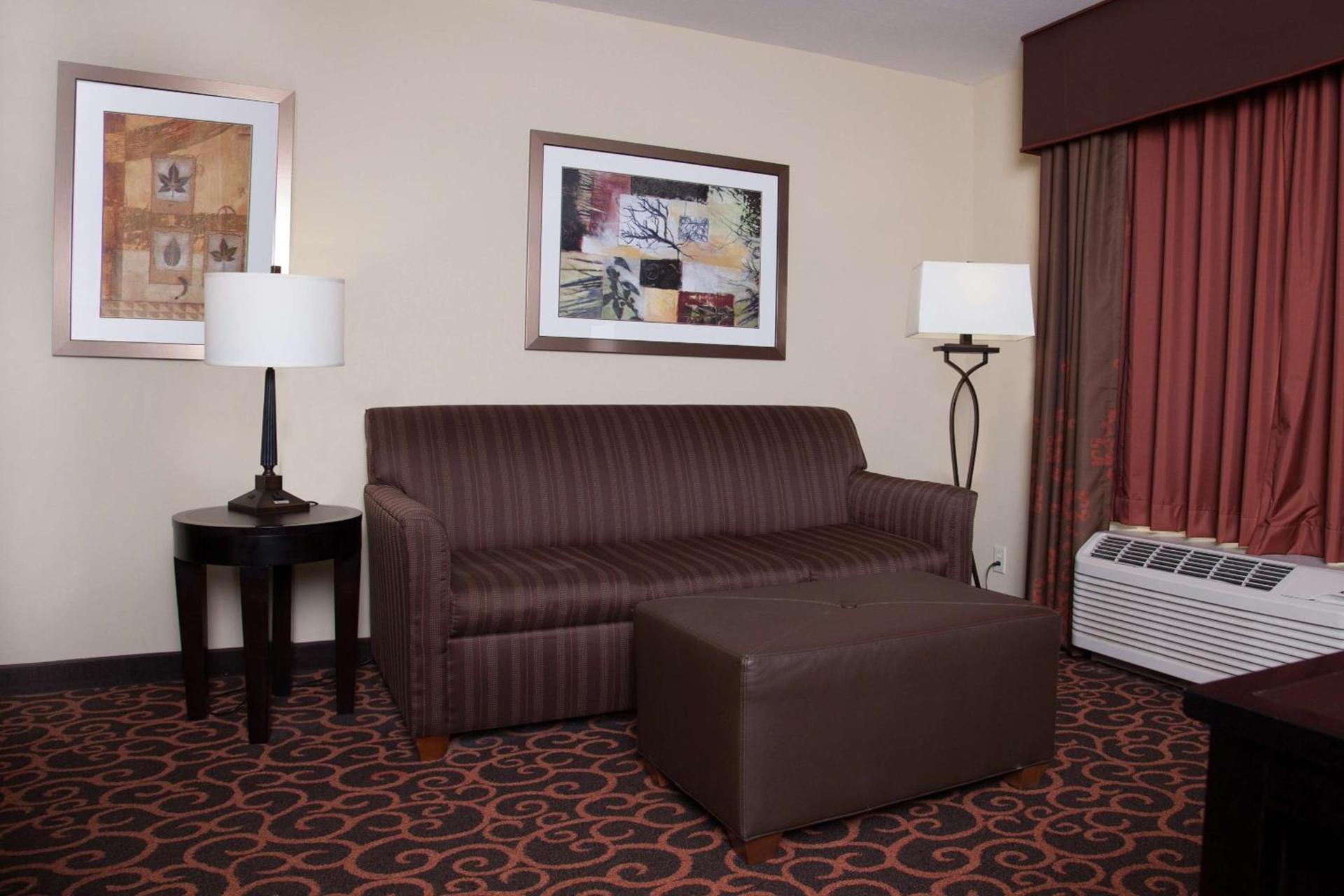 Hampton Inn & Suites Dickinson ND photo 14