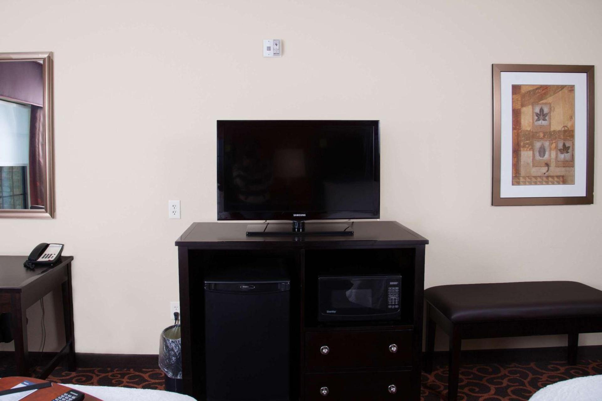Hampton Inn & Suites Dickinson ND photo 29