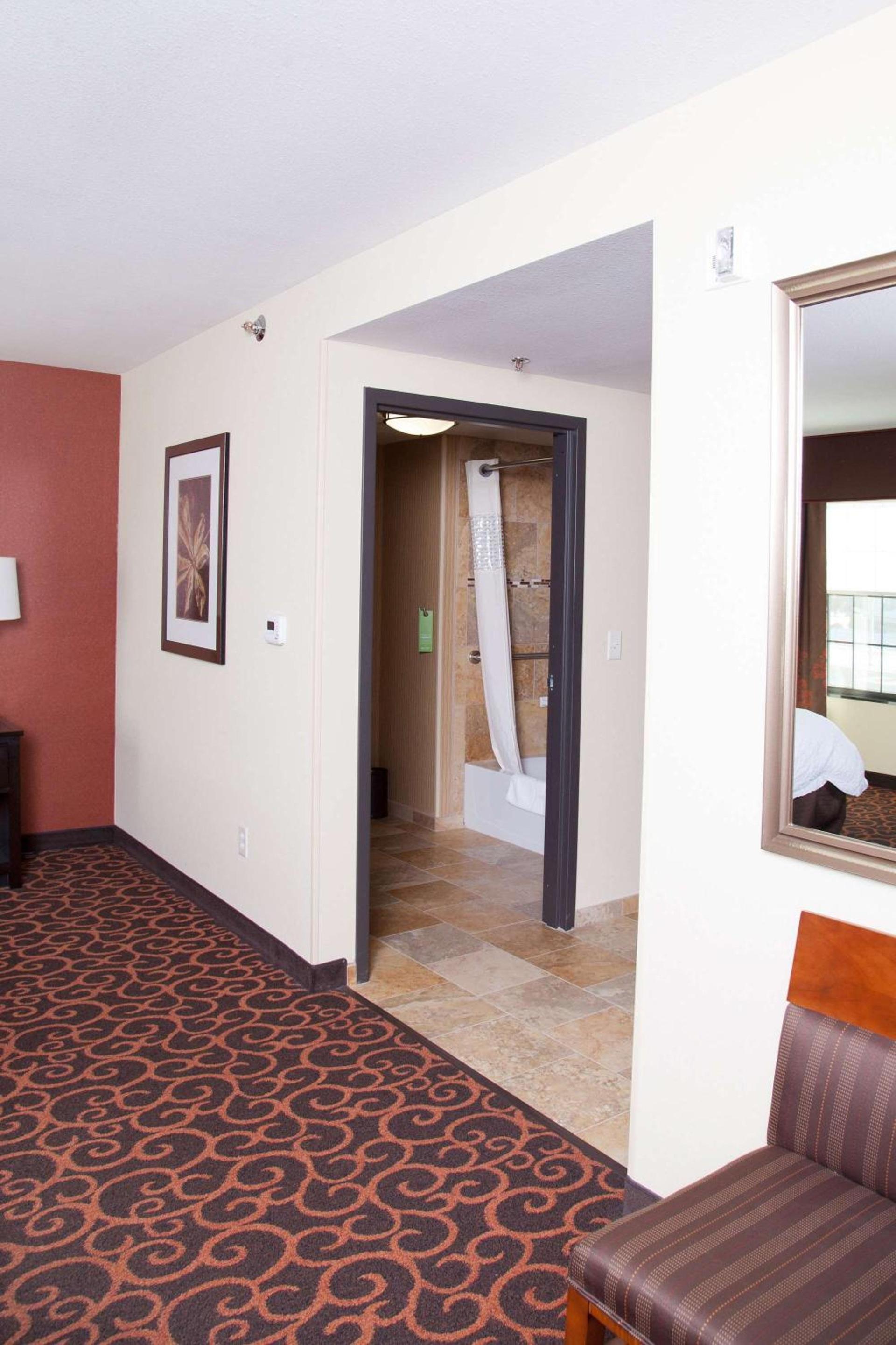 Hampton Inn & Suites Dickinson ND photo 28