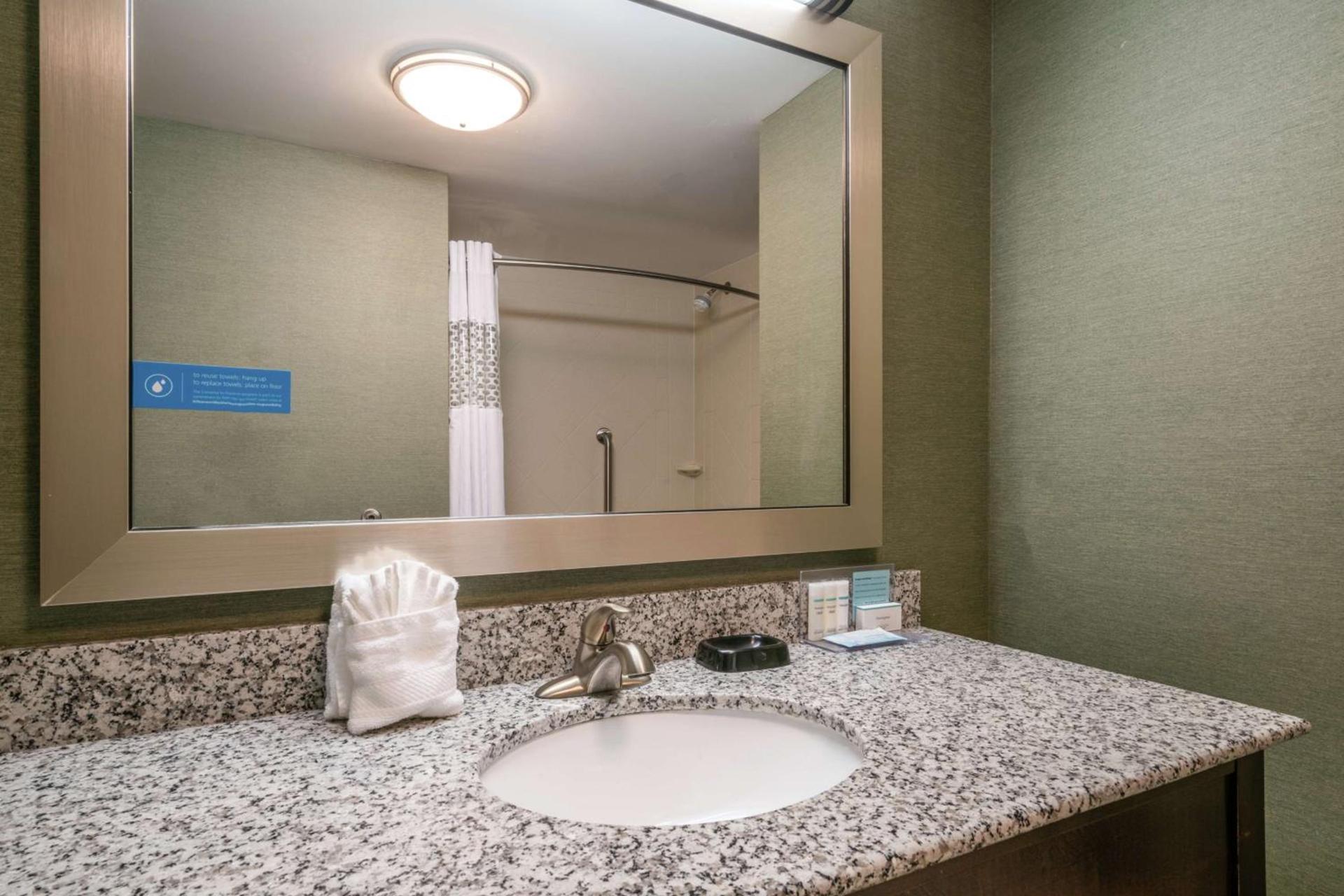 Hampton Inn University Area, Huntington, Wv photo 13