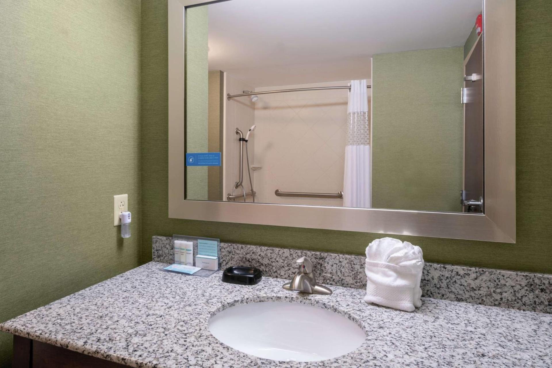 Hampton Inn University Area, Huntington, Wv photo 17