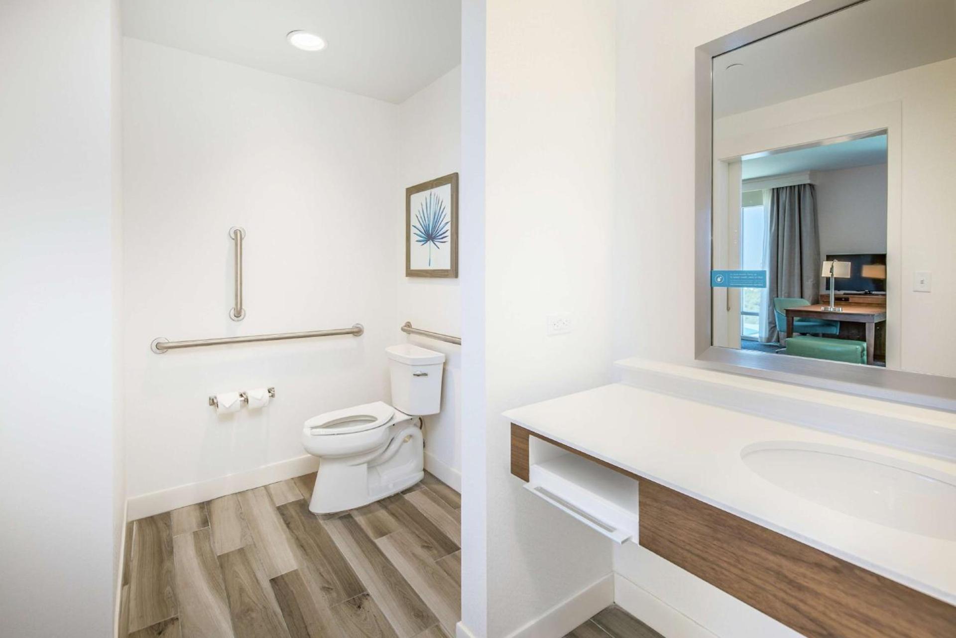 Hampton Inn & Suites Panama City Beach-Beachfront photo 16