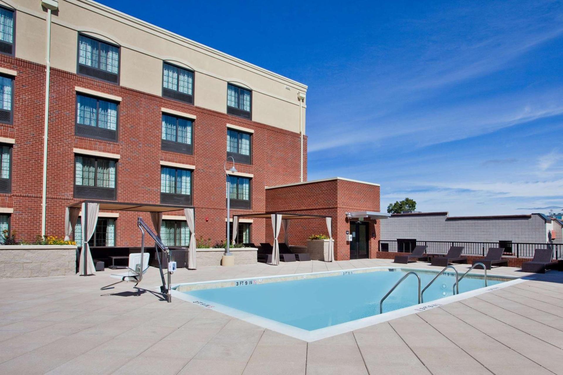 Hampton Inn & Suites Chapel Hill/Carrboro photo 6