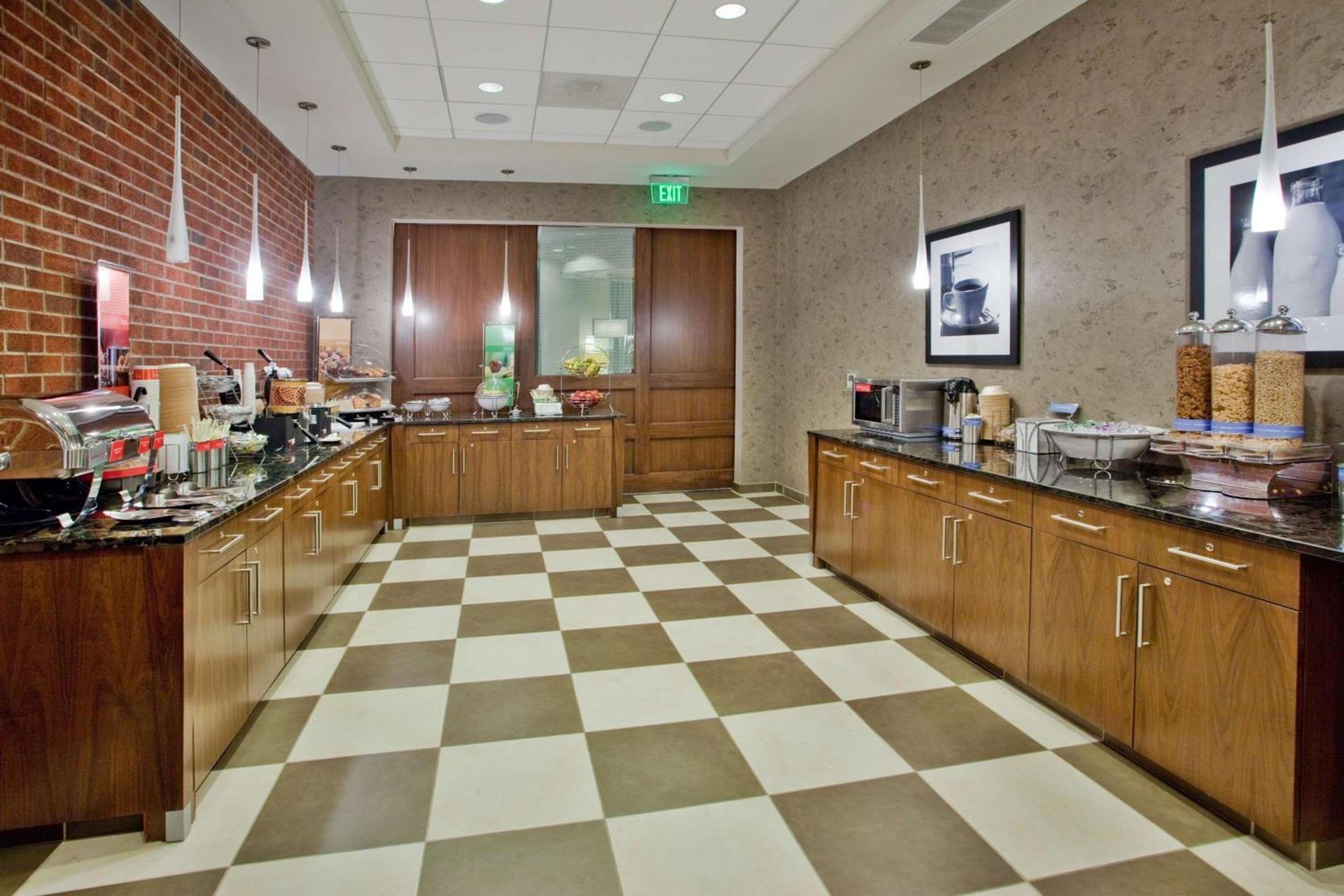 Hampton Inn & Suites Chapel Hill/Carrboro photo 8