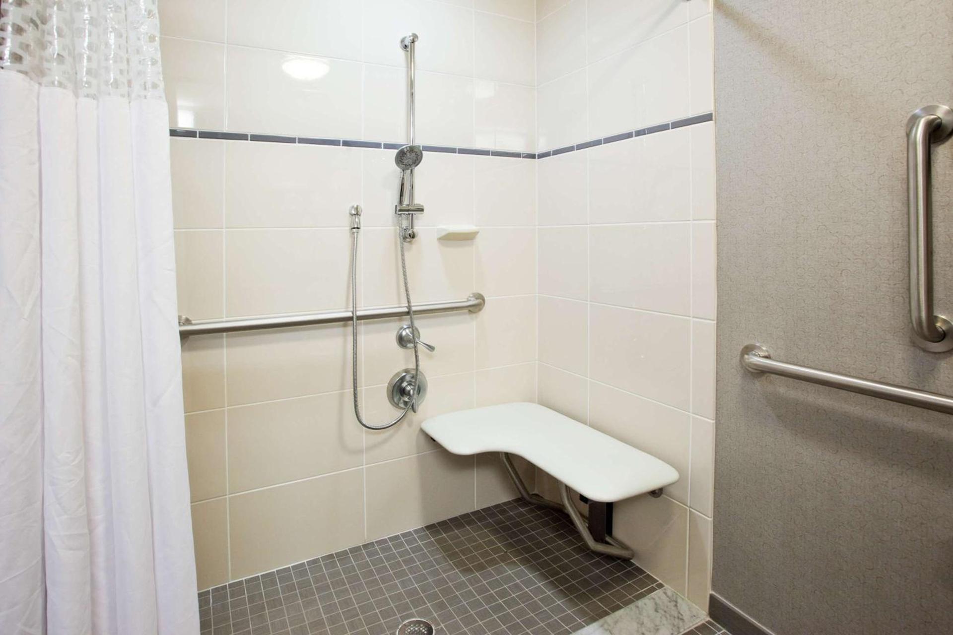 Hampton Inn & Suites Chapel Hill/Carrboro photo 15