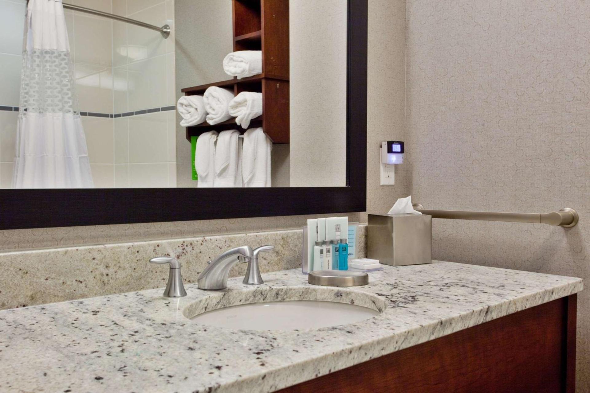 Hampton Inn & Suites Chapel Hill/Carrboro photo 17