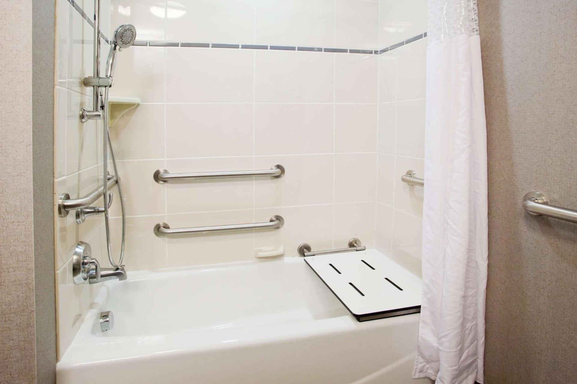 Hampton Inn & Suites Chapel Hill/Carrboro photo 16