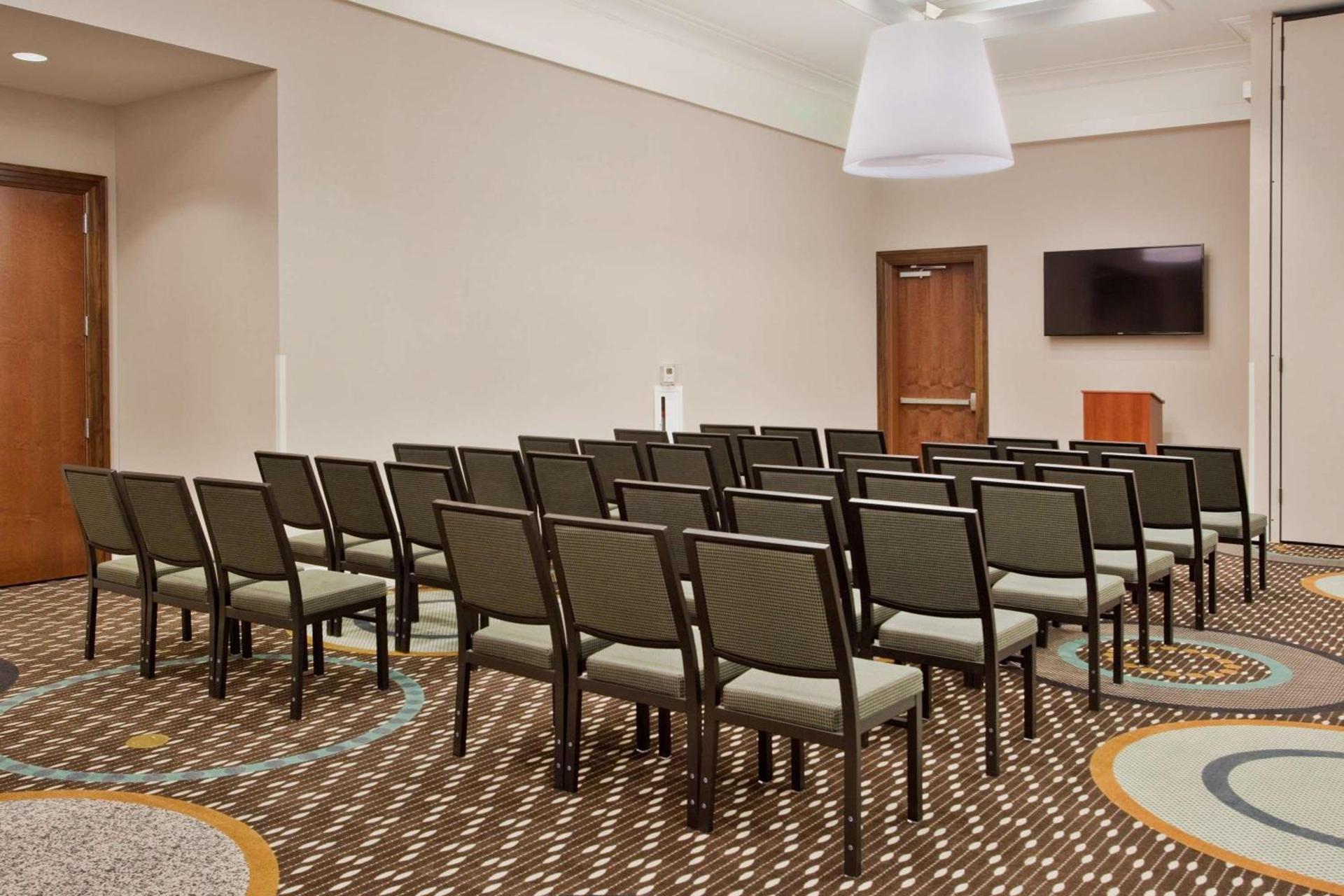 Hampton Inn & Suites Chapel Hill/Carrboro photo 23