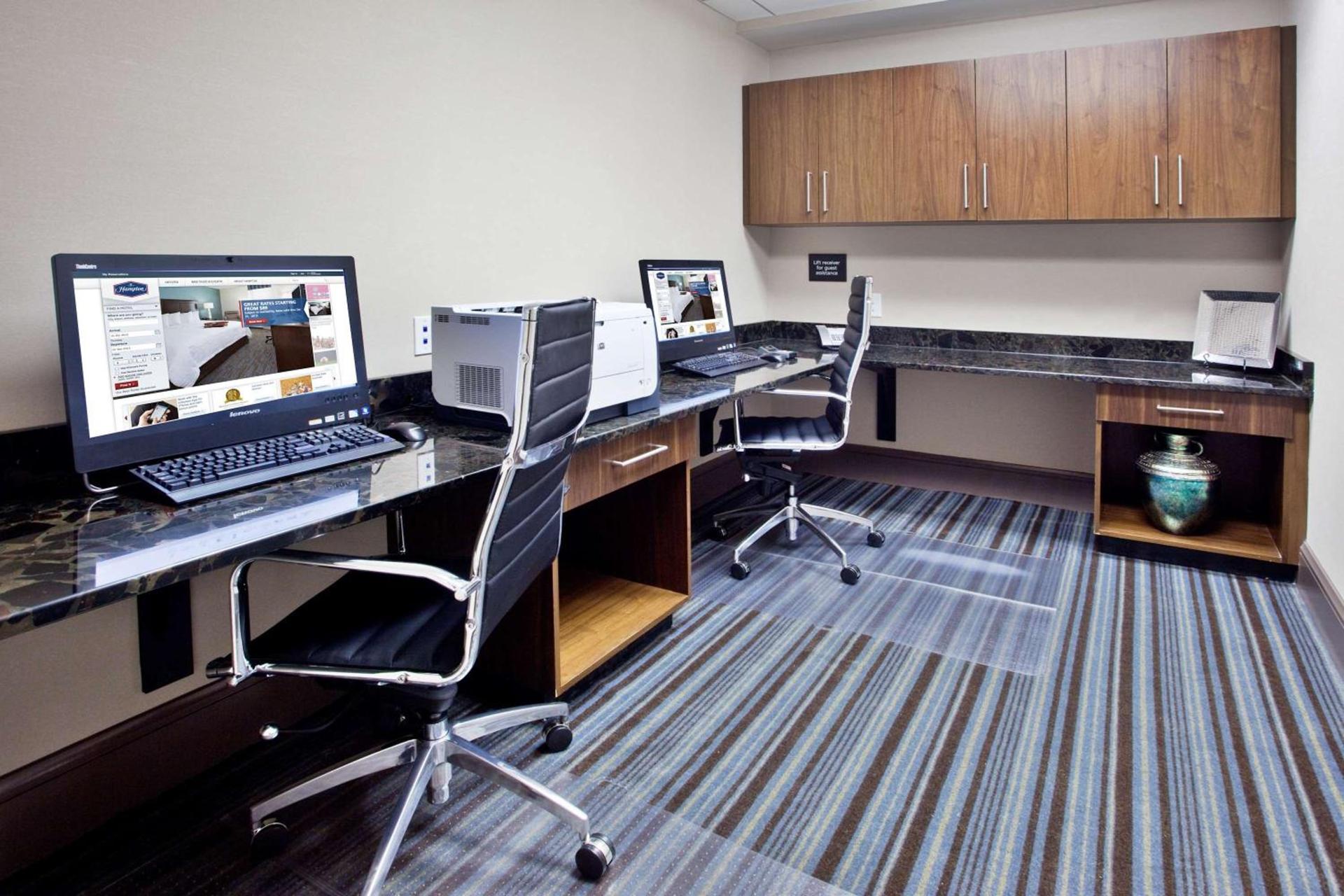 Hampton Inn & Suites Chapel Hill/Carrboro photo 25