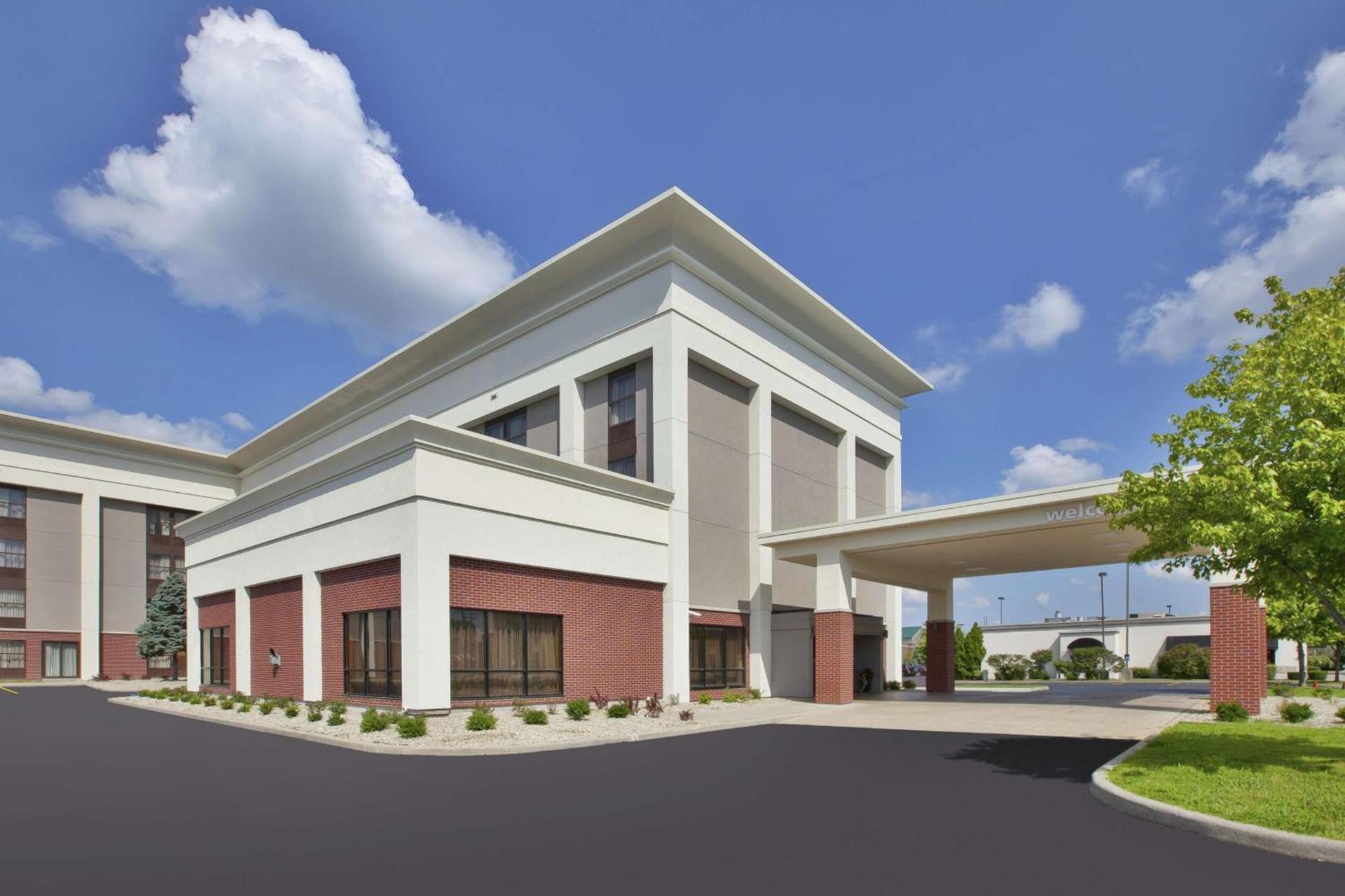 Hampton Inn Toledo-South/Maumee photo 2