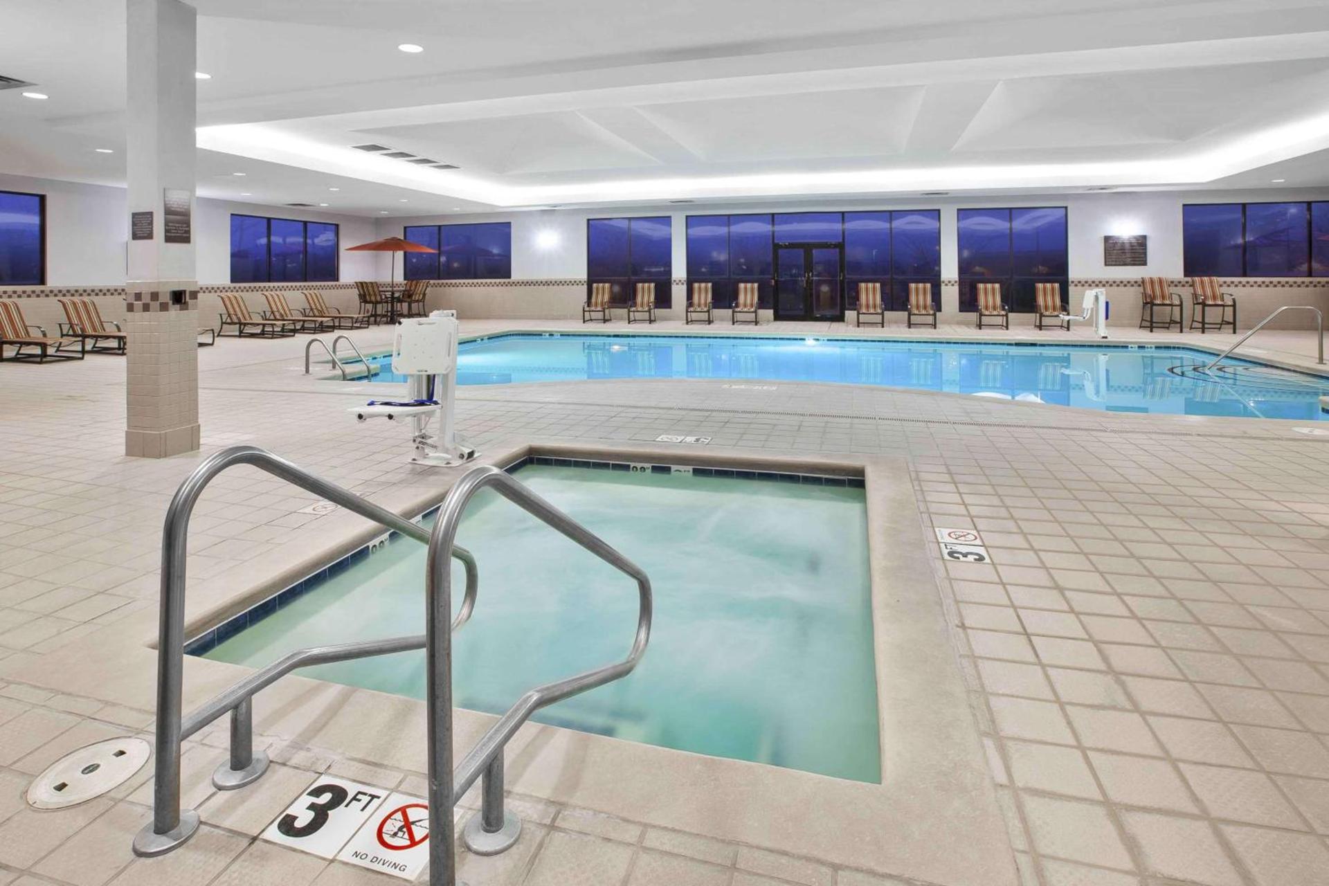 Hampton Inn Toledo-South/Maumee photo 10