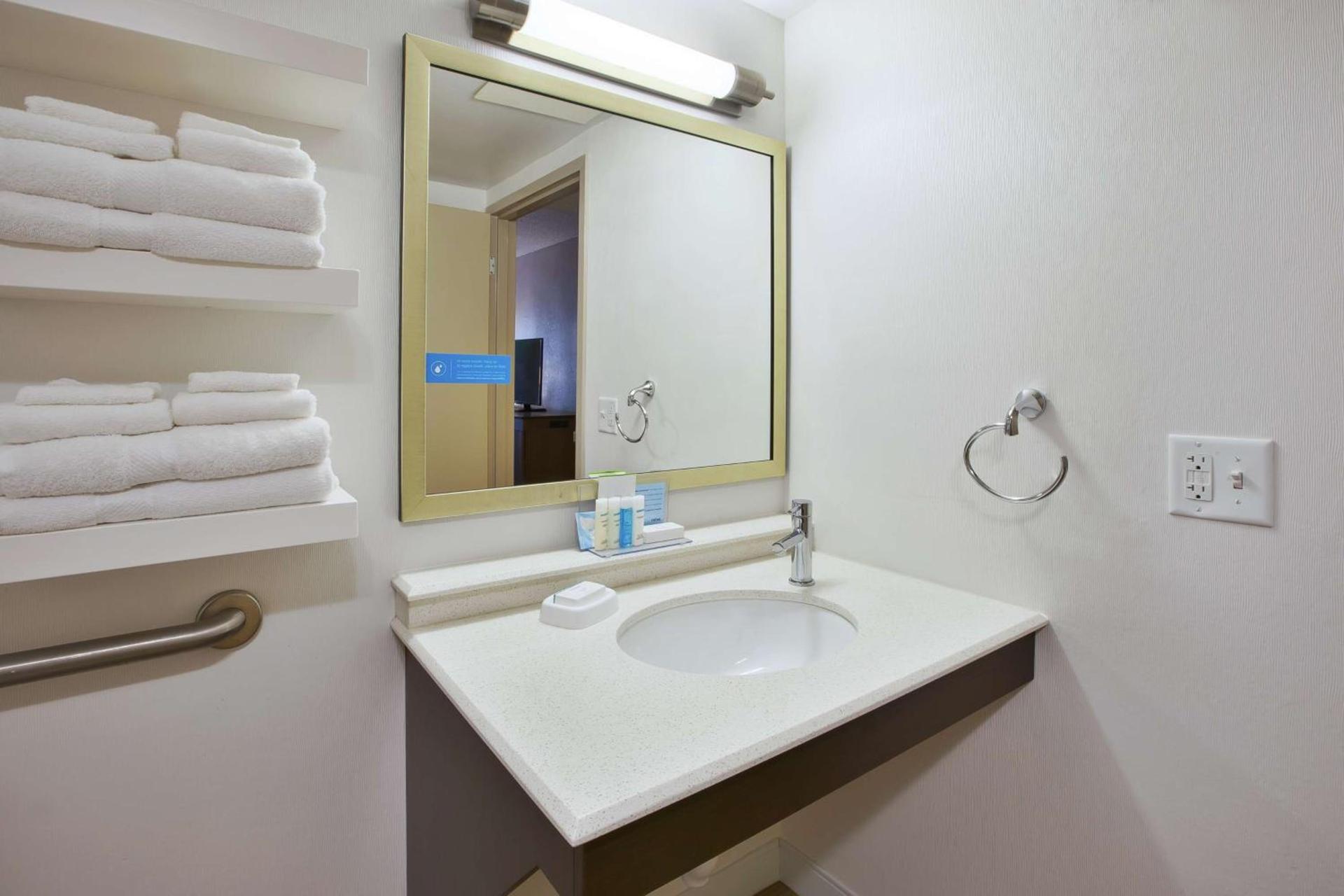 Hampton Inn Toledo-South/Maumee photo 15