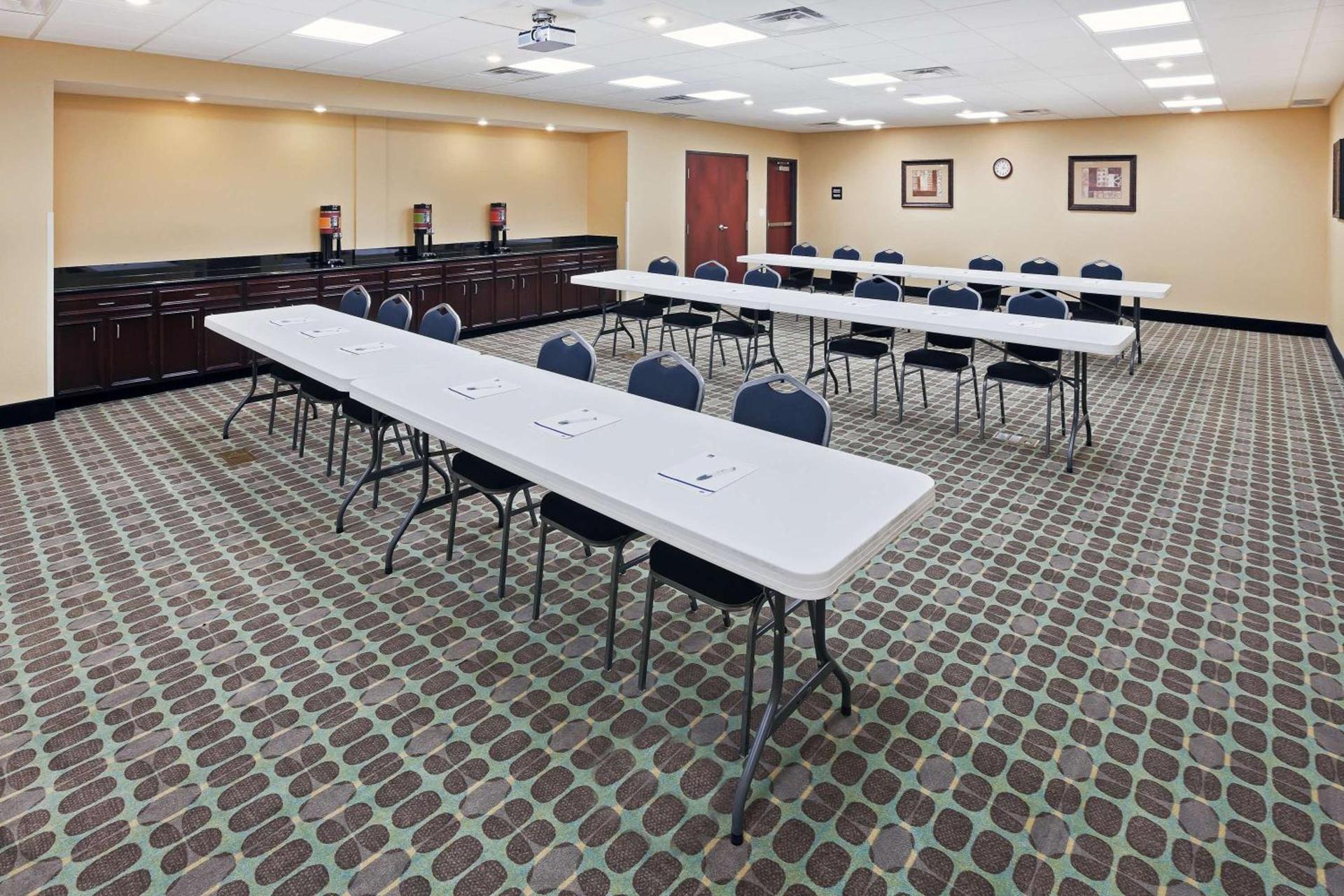 Hampton Inn & Suites Dumas photo 12