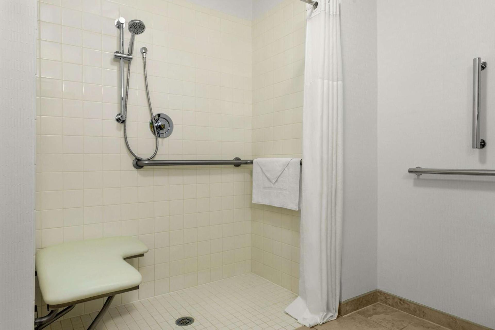 Hampton Inn Athens photo 23