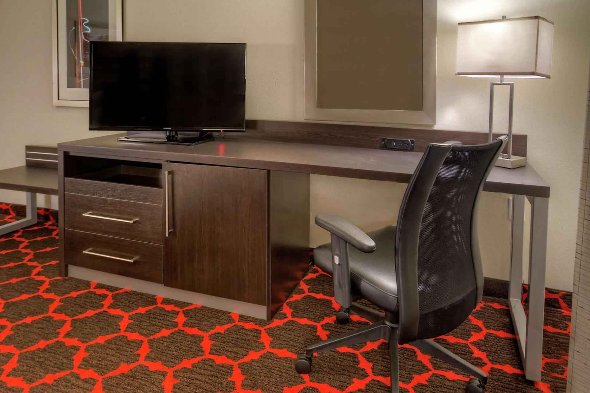 Hampton Inn Cookeville photo 14