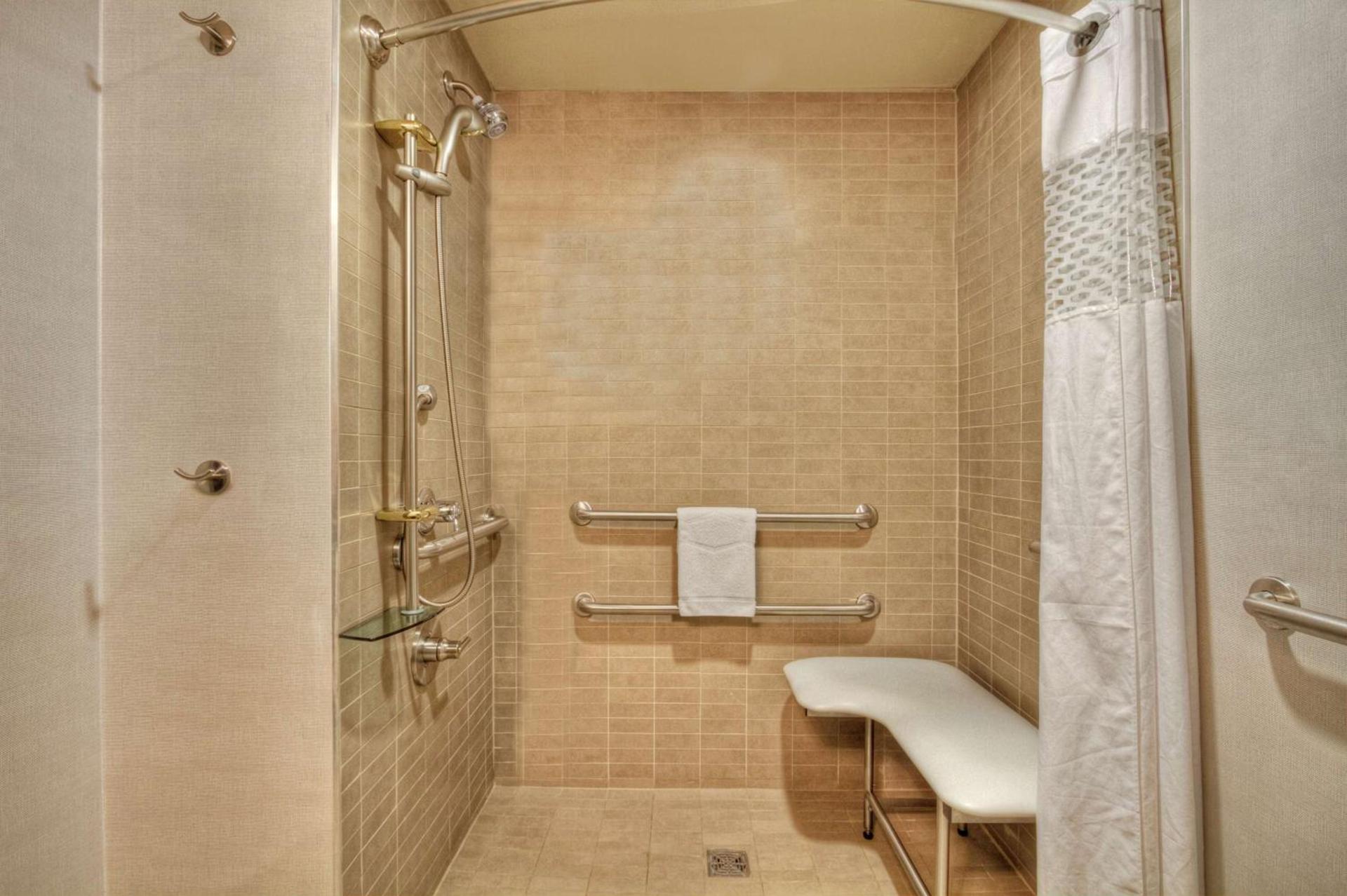 Hampton Inn Cookeville photo 20