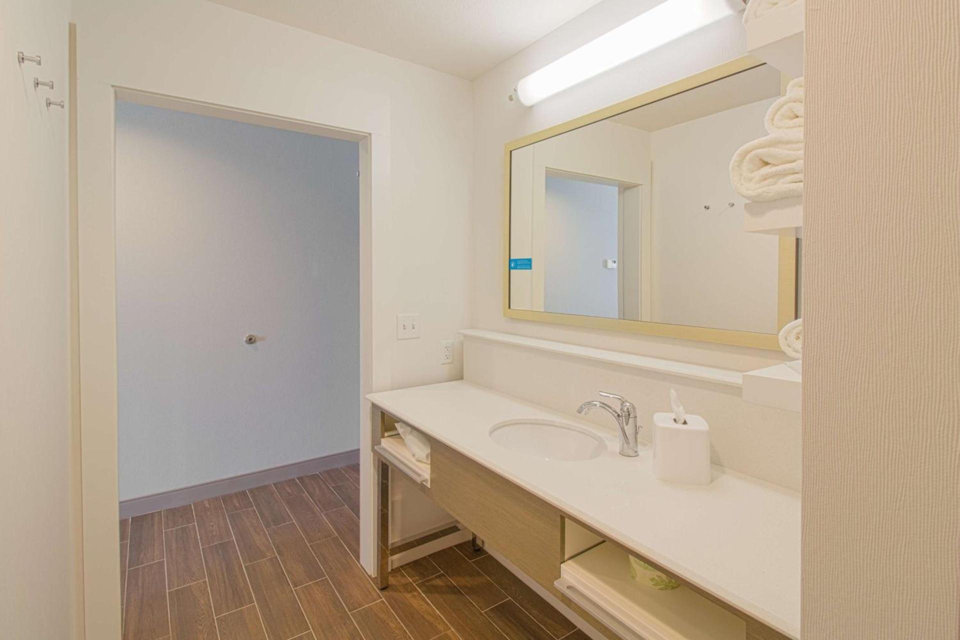 Hampton Inn Crestview South I-10, Fl photo 14