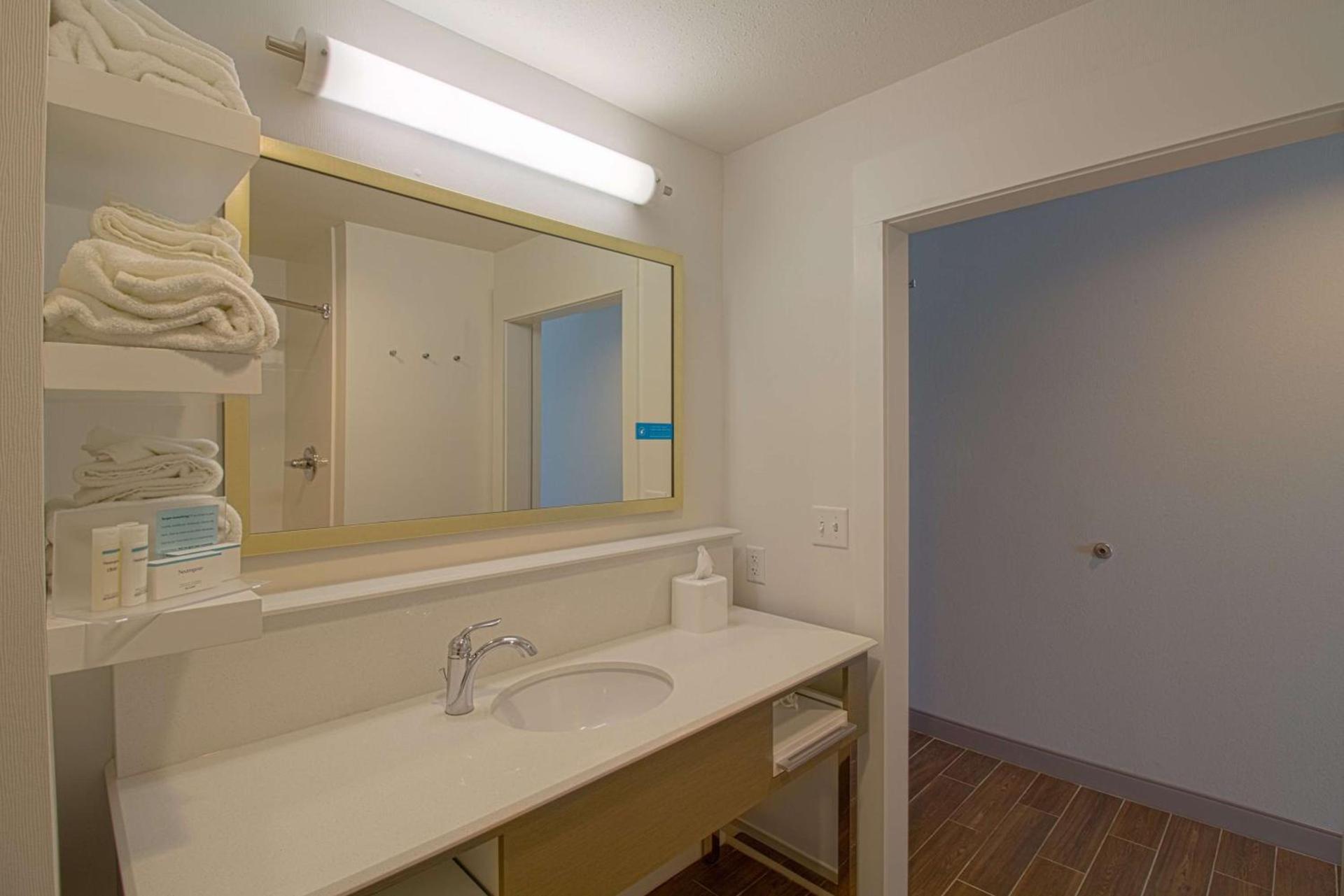 Hampton Inn Crestview South I-10, Fl photo 37