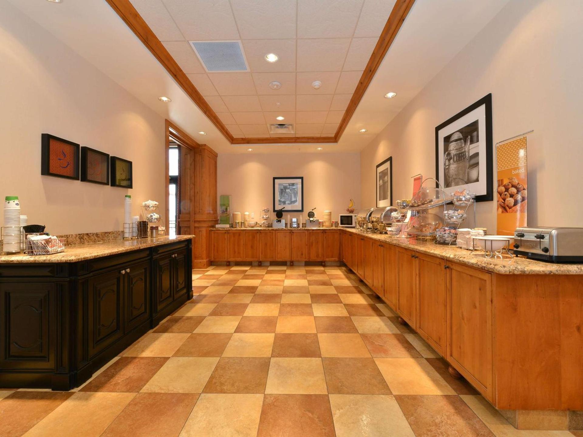 Hampton Inn & Suites Buffalo photo 10
