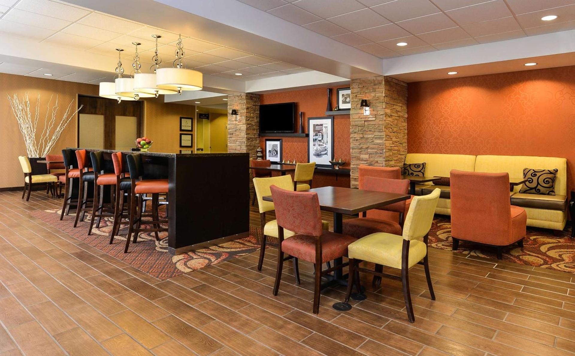 Hampton Inn Clinton photo 6