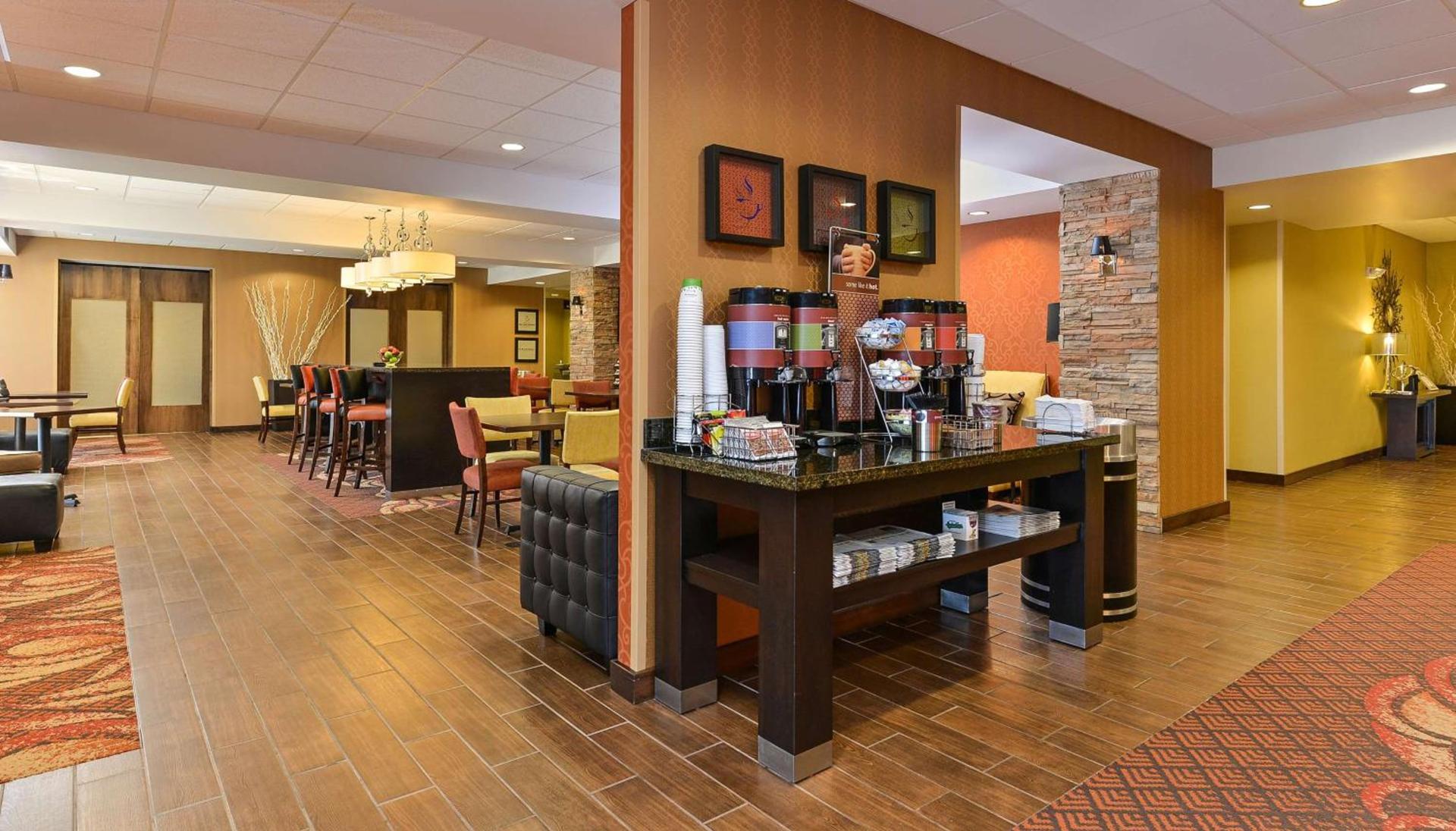 Hampton Inn Clinton photo 7