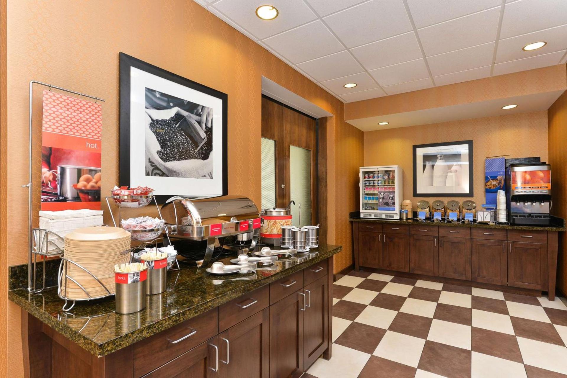 Hampton Inn Clinton photo 12
