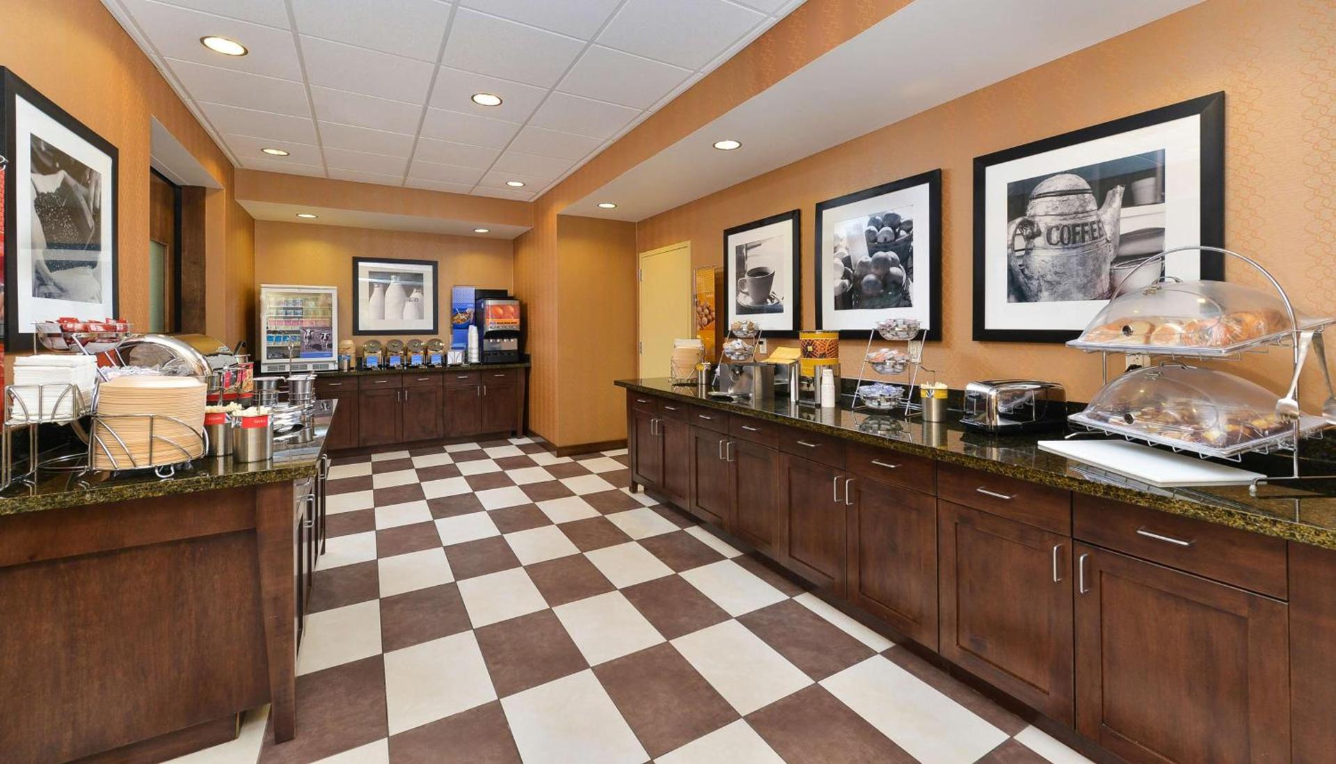 Hampton Inn Clinton photo 14