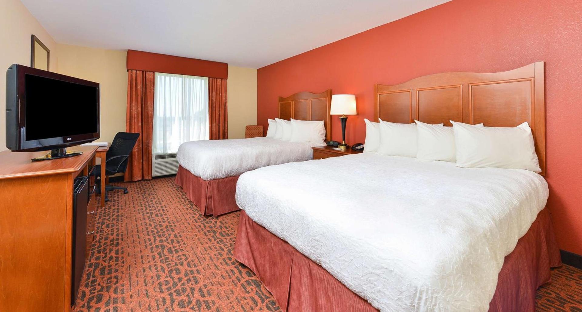 Hampton Inn Clinton photo 29