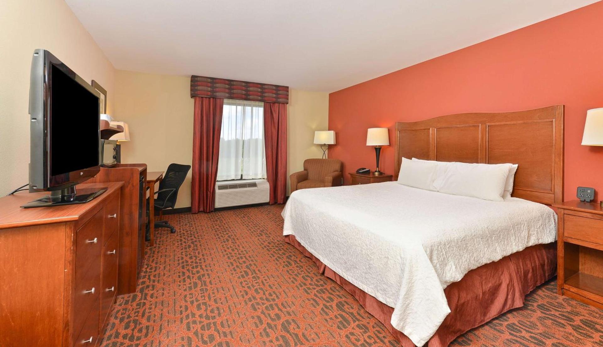 Hampton Inn Clinton photo 31