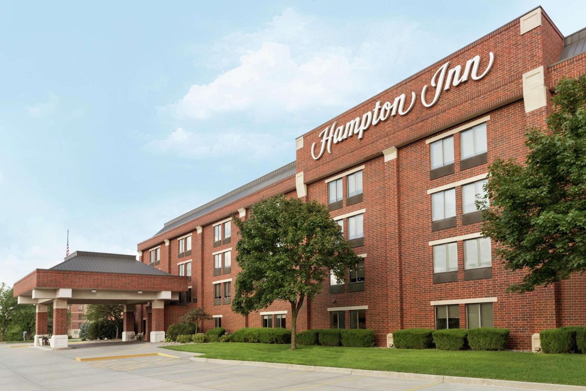 Hampton Inn West Des Moines Lake Drive photo 2