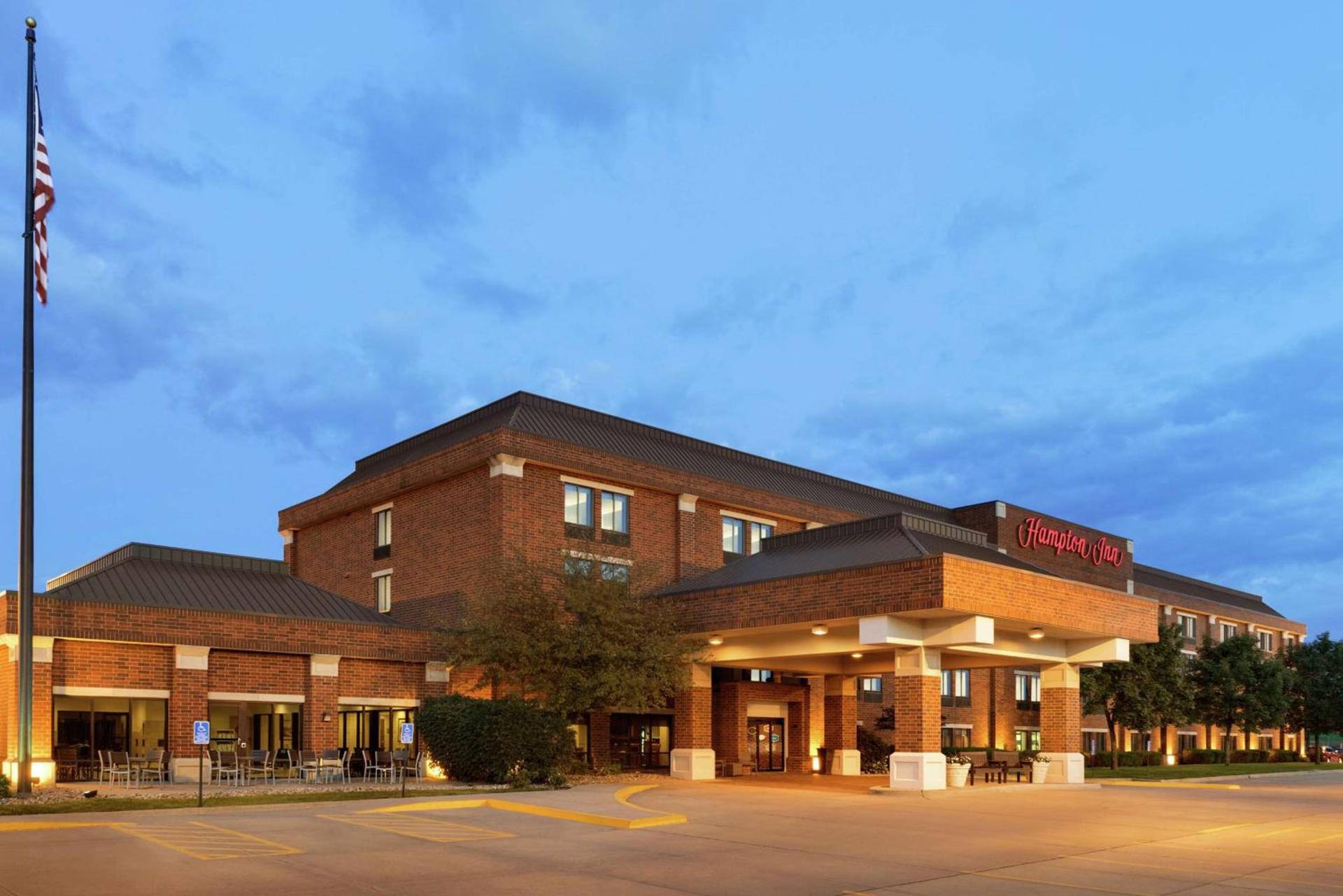 Hampton Inn West Des Moines Lake Drive photo 3