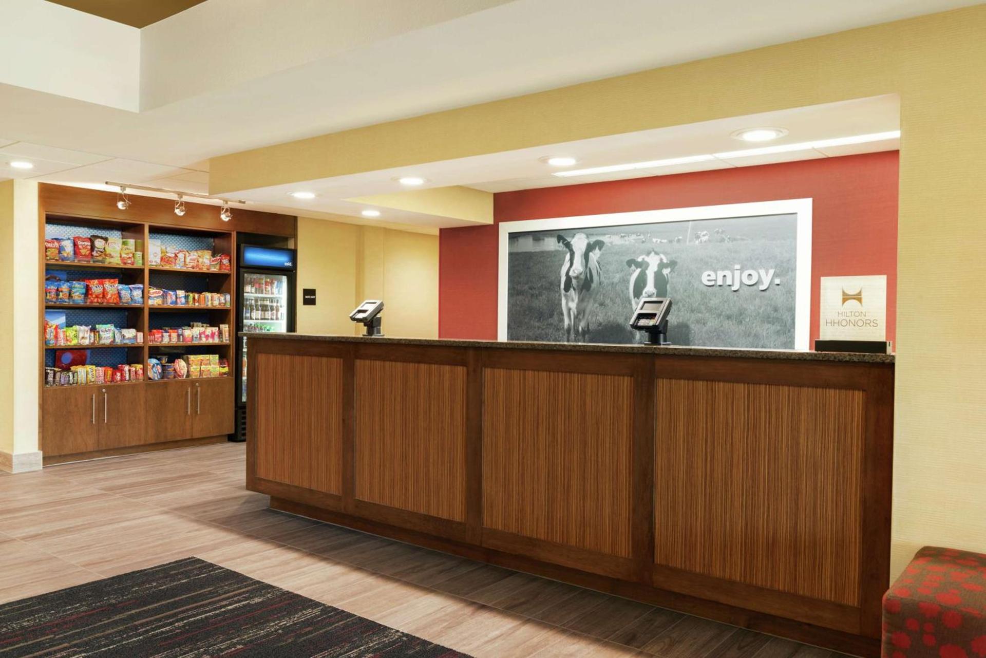 Hampton Inn West Des Moines Lake Drive photo 7
