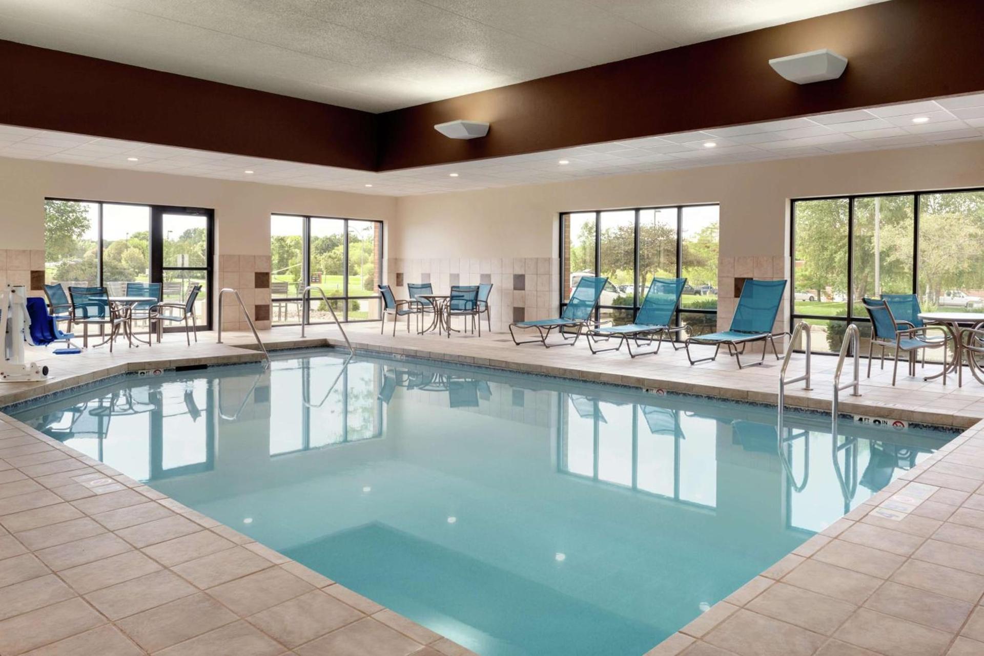 Hampton Inn West Des Moines Lake Drive photo 9