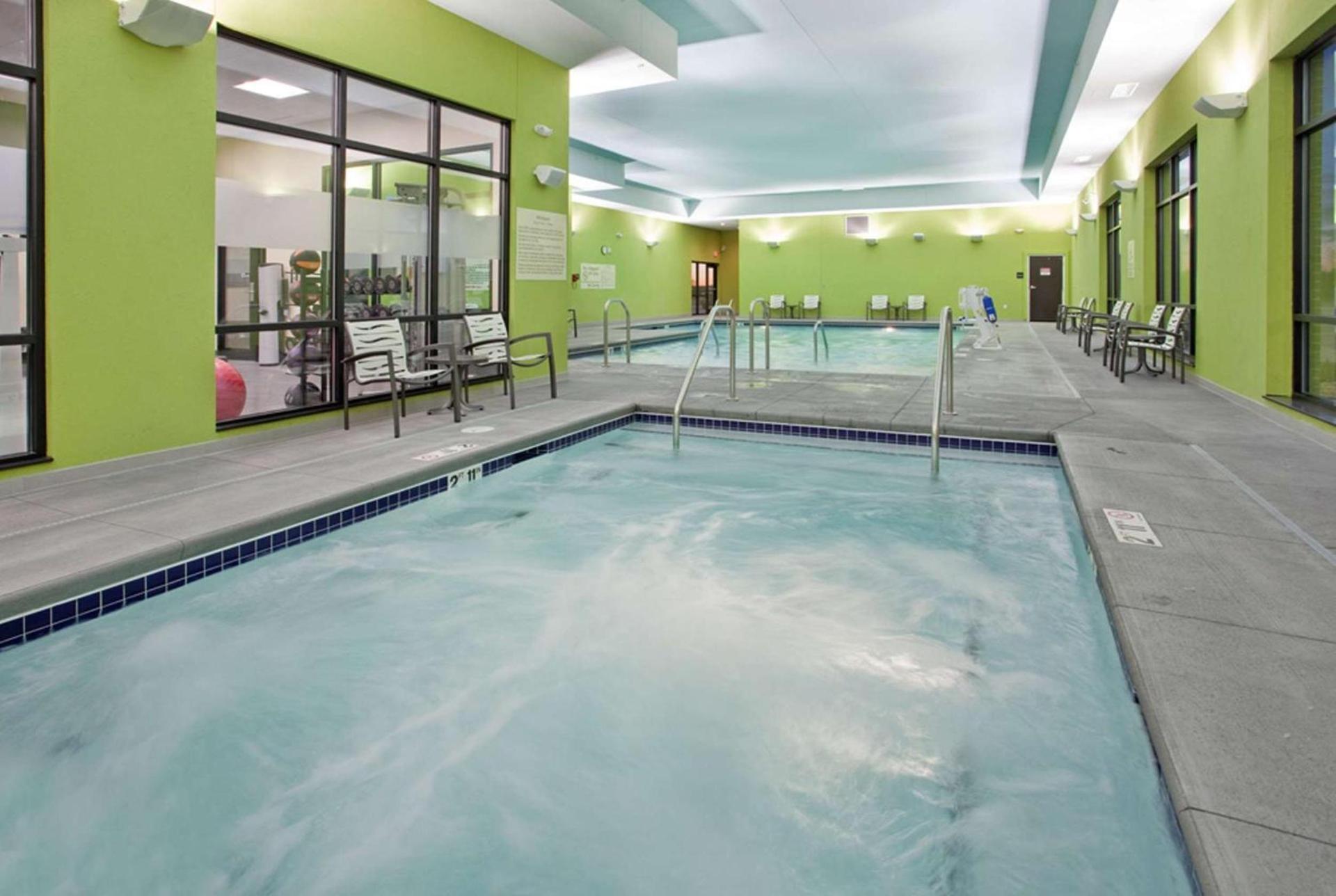 Hampton Inn Kearney photo 13
