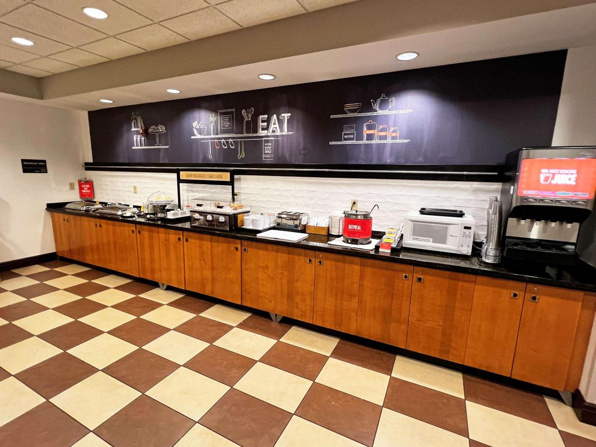 Hampton Inn Kearney photo 14