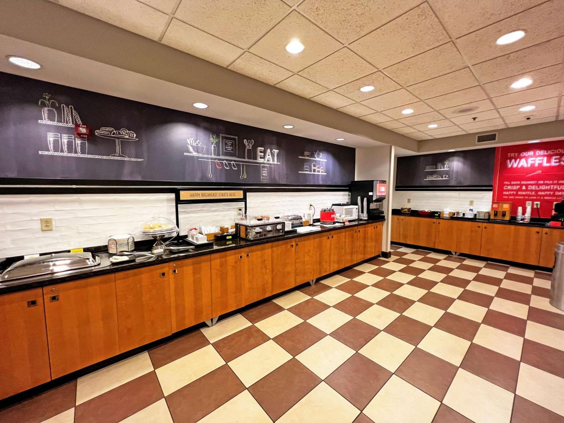 Hampton Inn Kearney photo 15