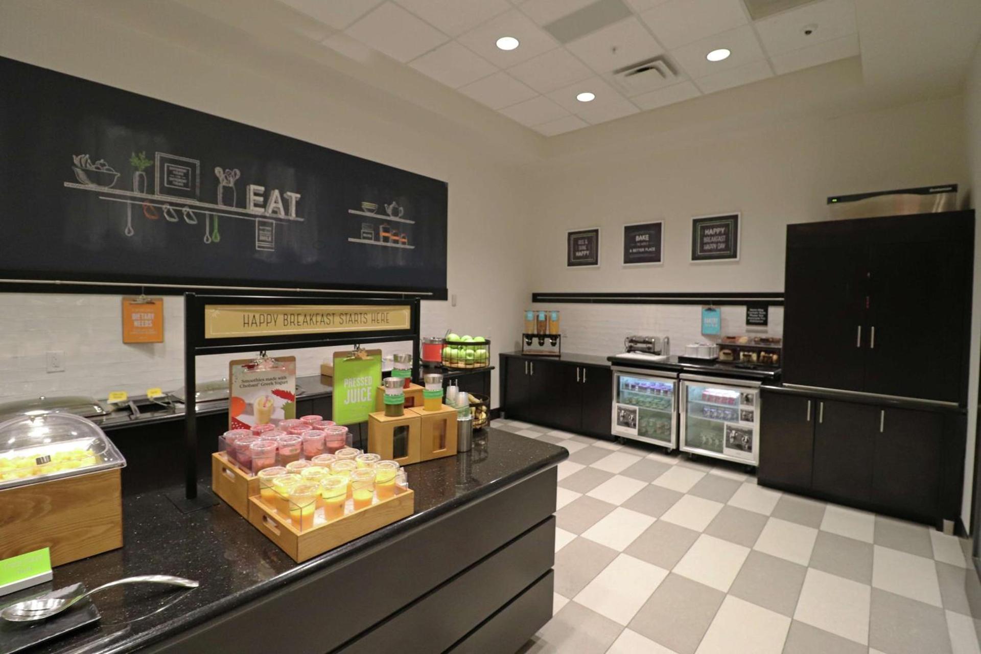 Hampton Inn Kearney photo 17
