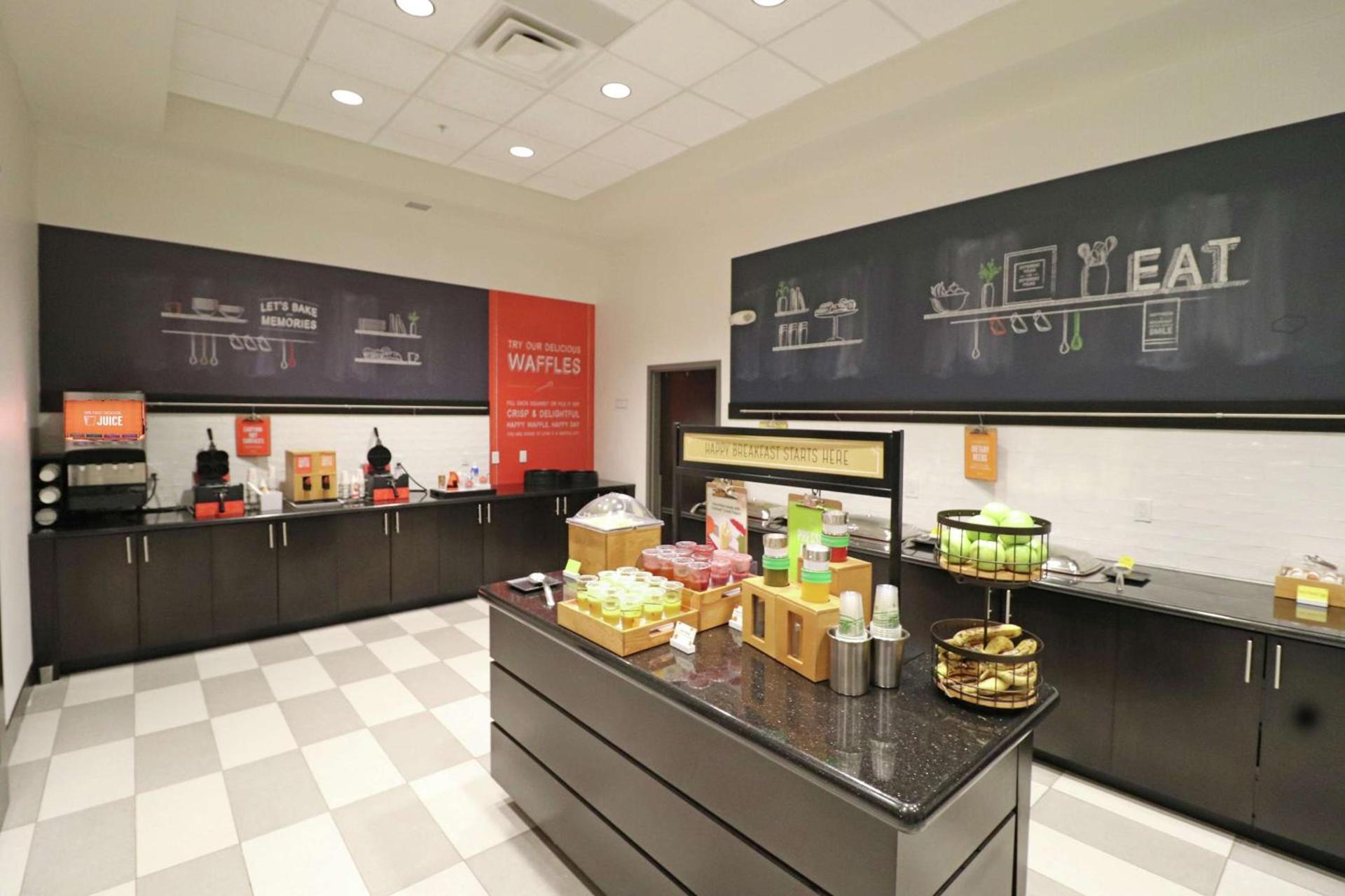 Hampton Inn Kearney photo 18