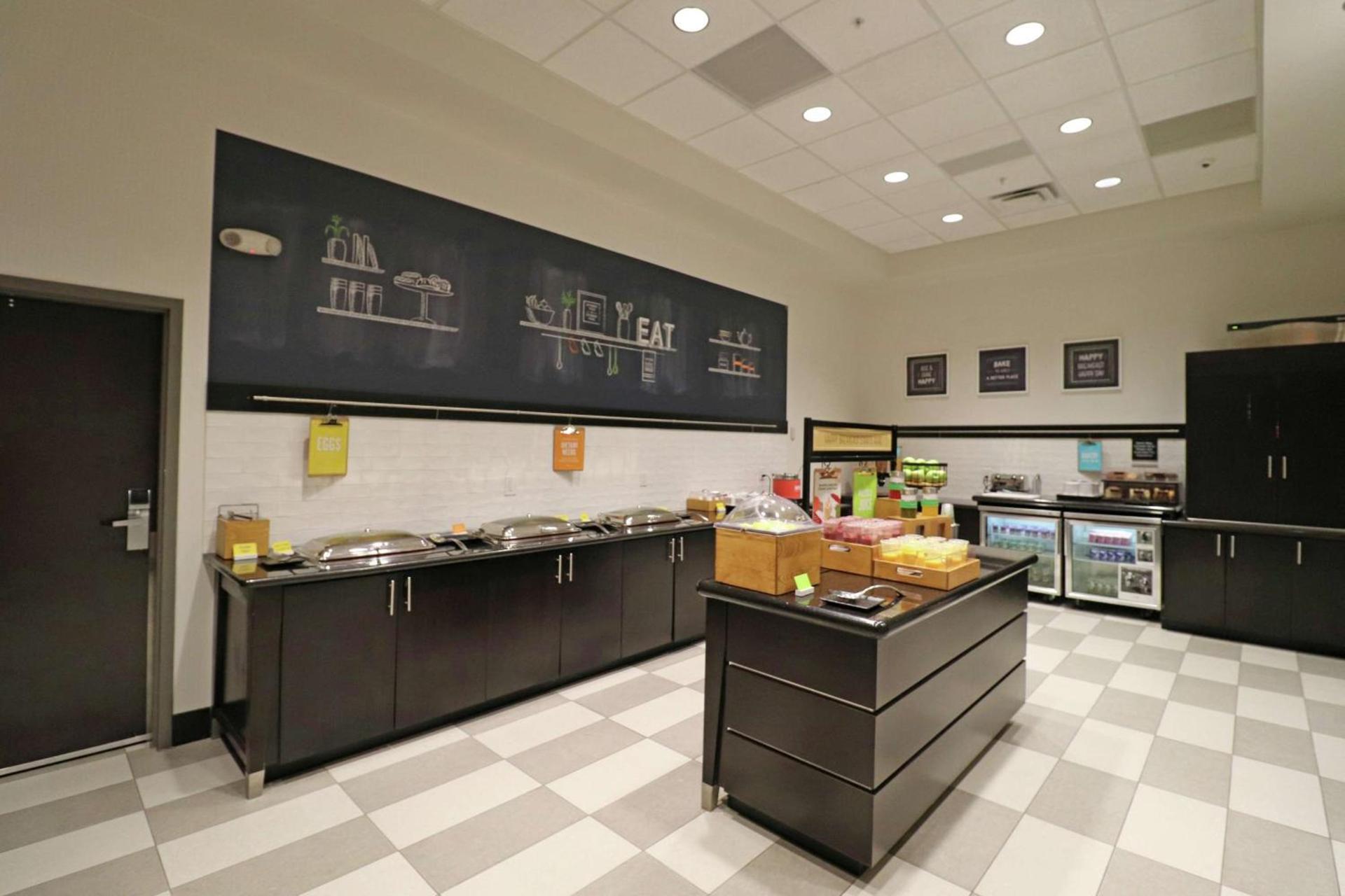 Hampton Inn Kearney photo 19