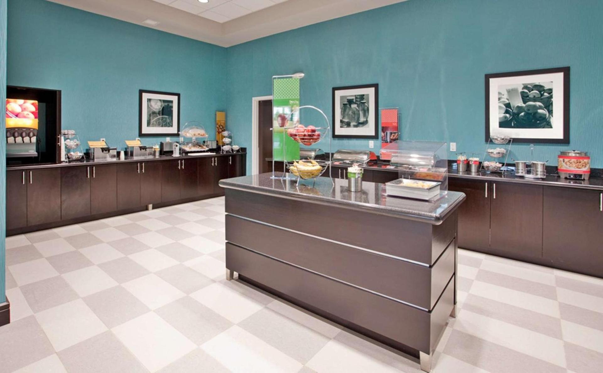 Hampton Inn Kearney photo 23