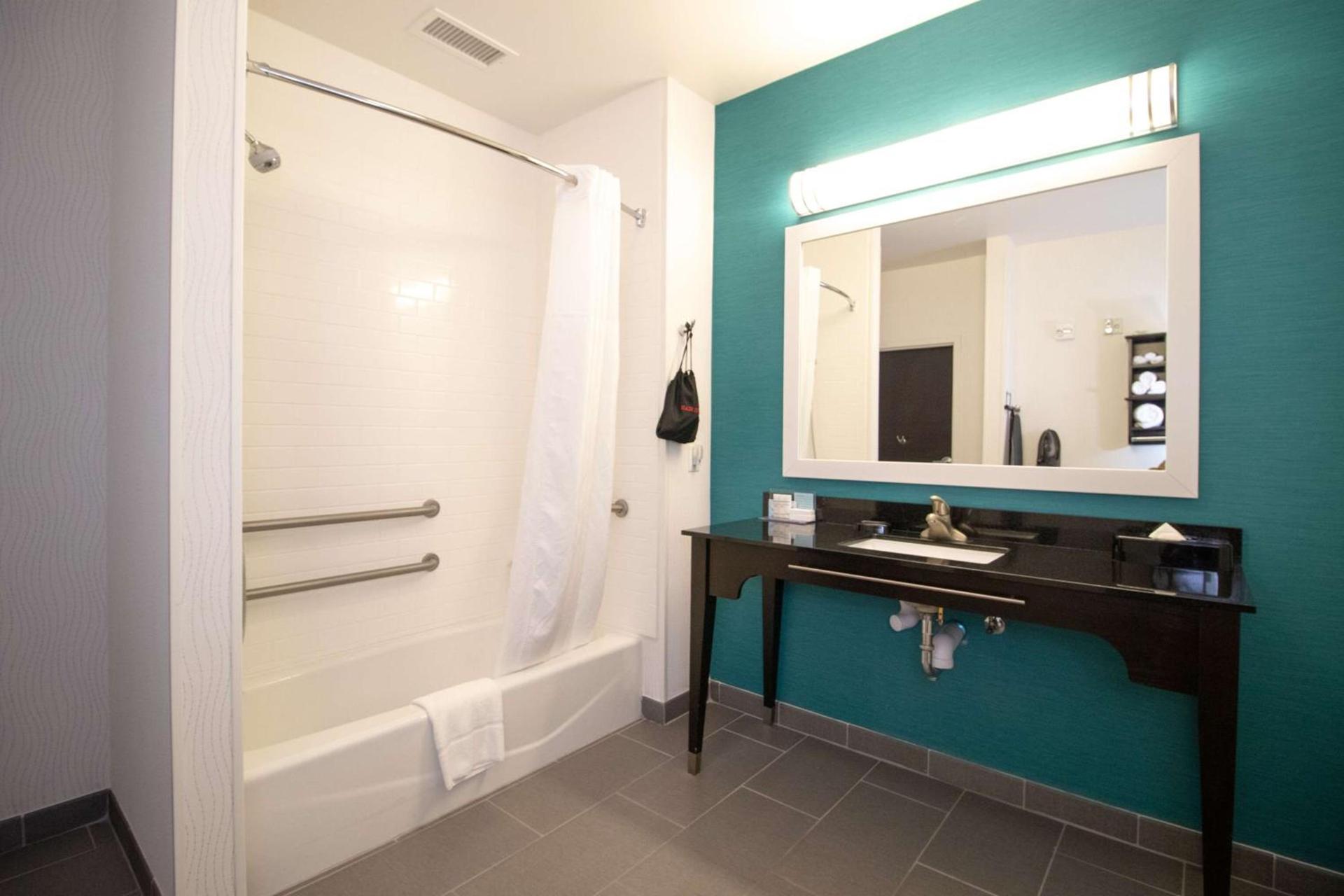 Hampton Inn Kearney photo 31