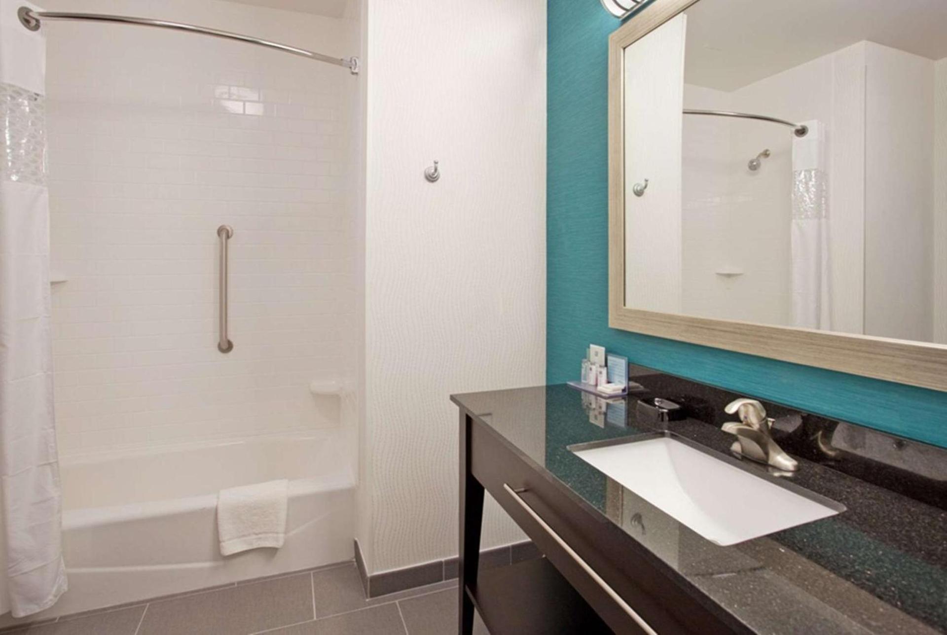 Hampton Inn Kearney photo 48