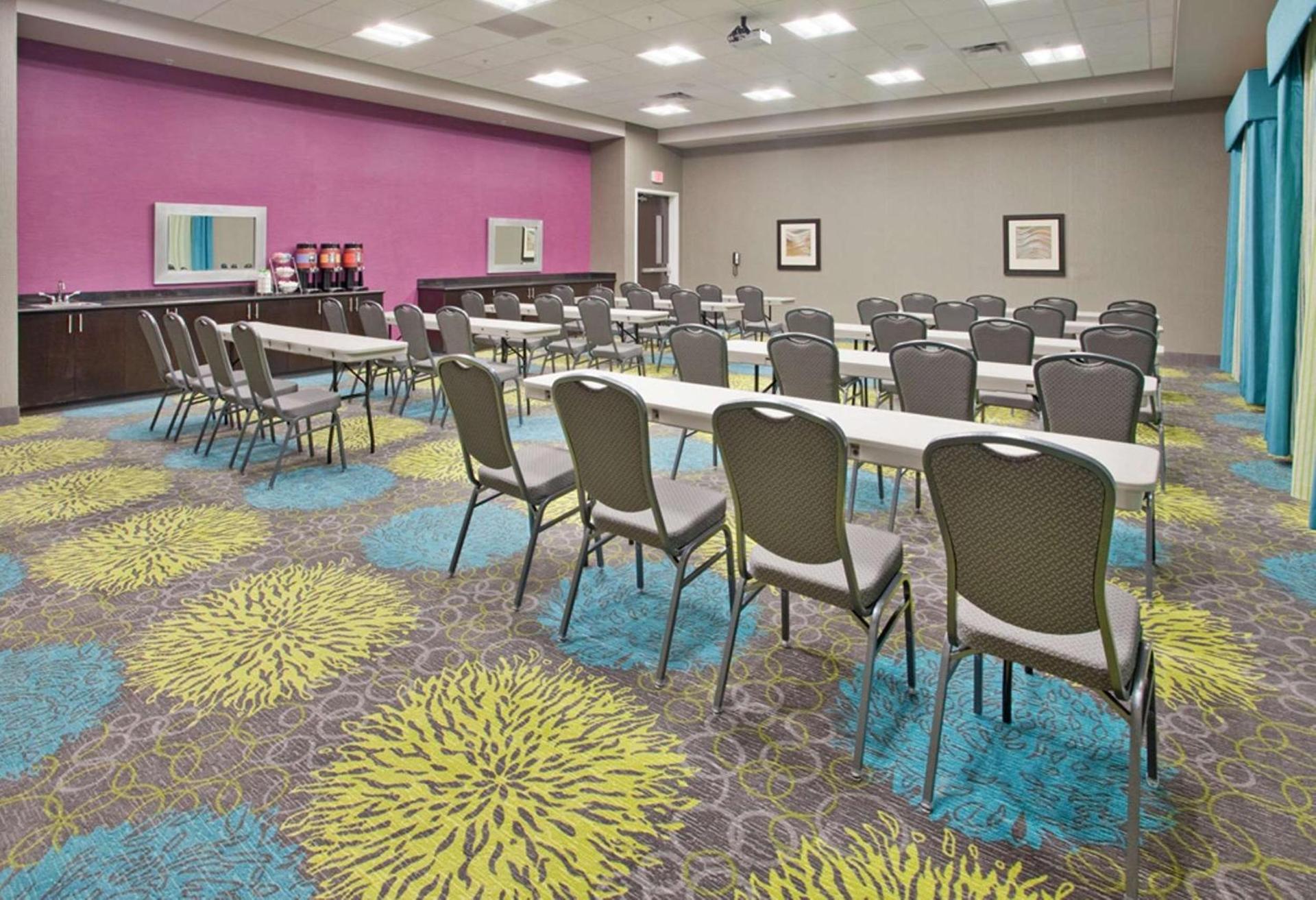 Hampton Inn Kearney photo 53