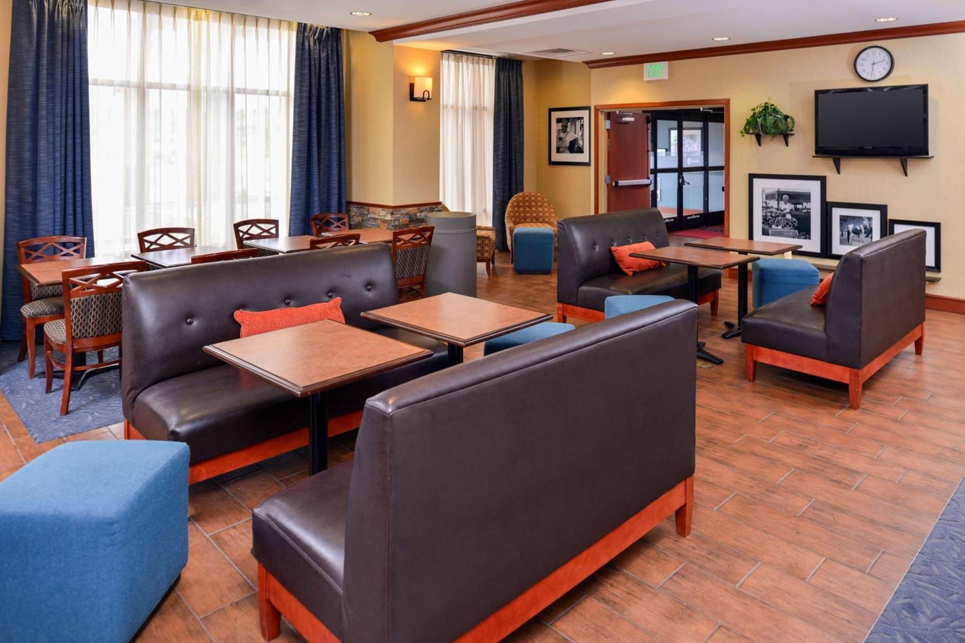 Hampton Inn Evanston photo 4