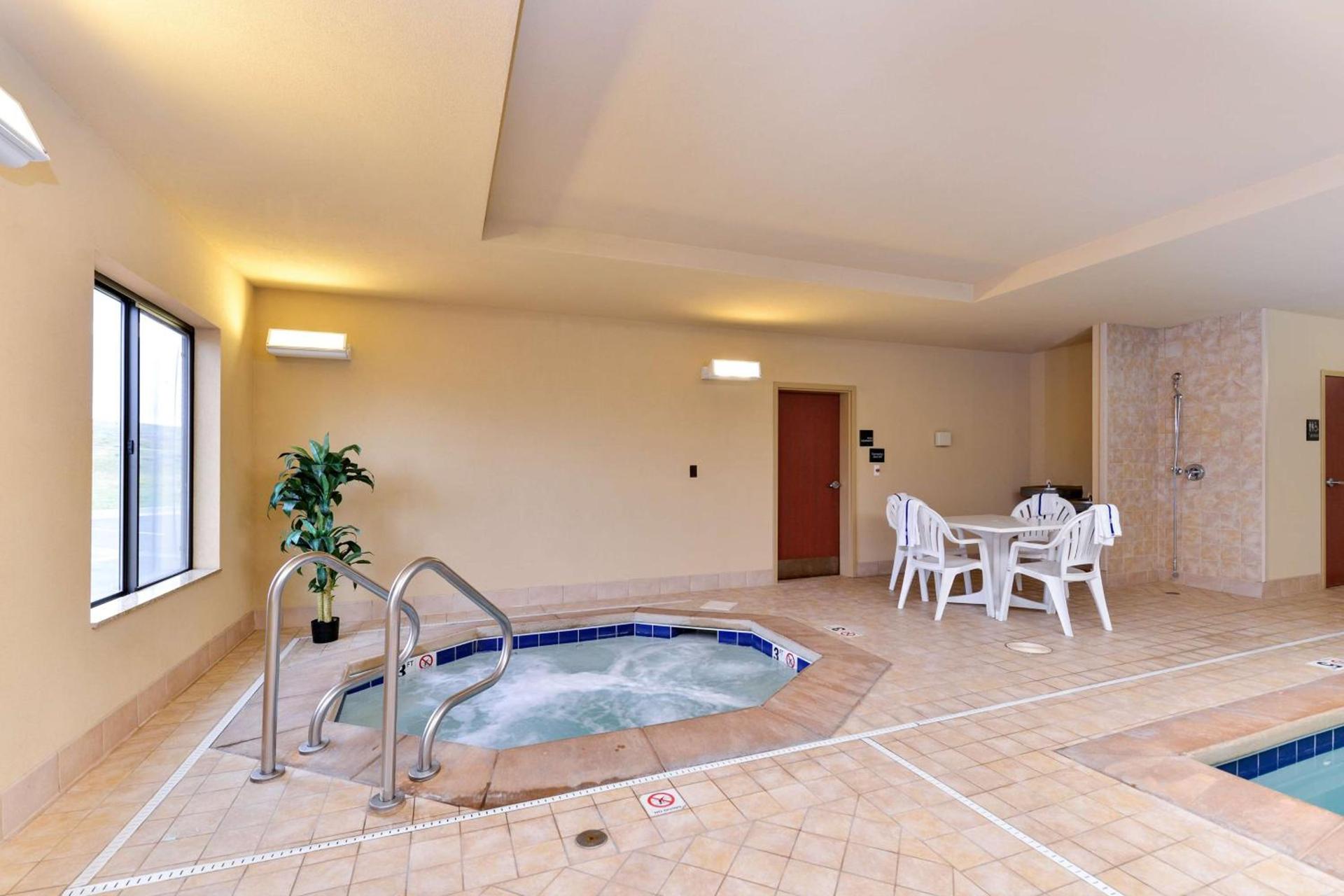 Hampton Inn Evanston photo 7