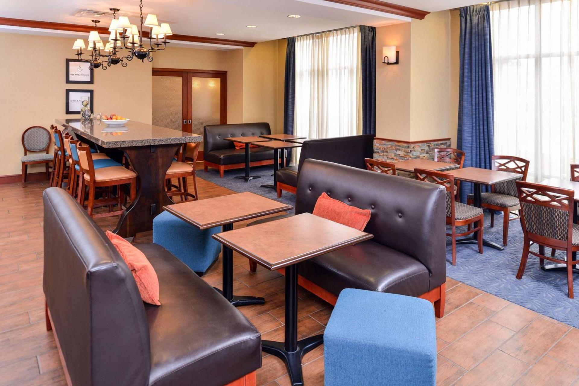 Hampton Inn Evanston photo 8