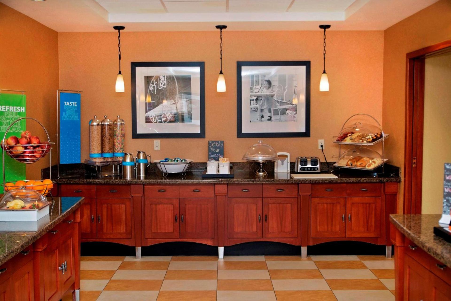 Hampton Inn Evanston photo 15