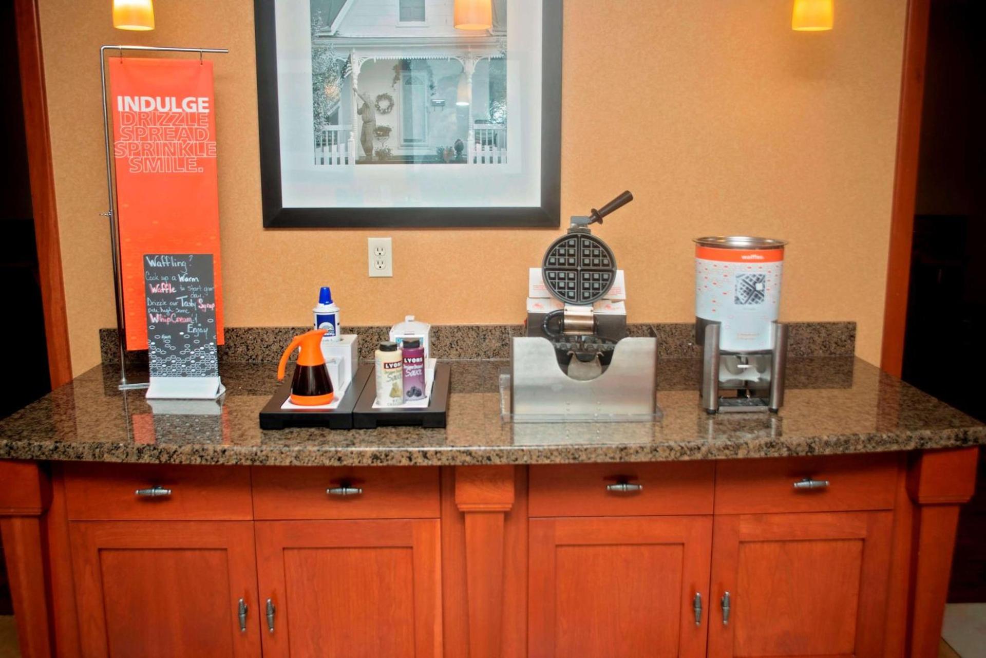 Hampton Inn Evanston photo 17