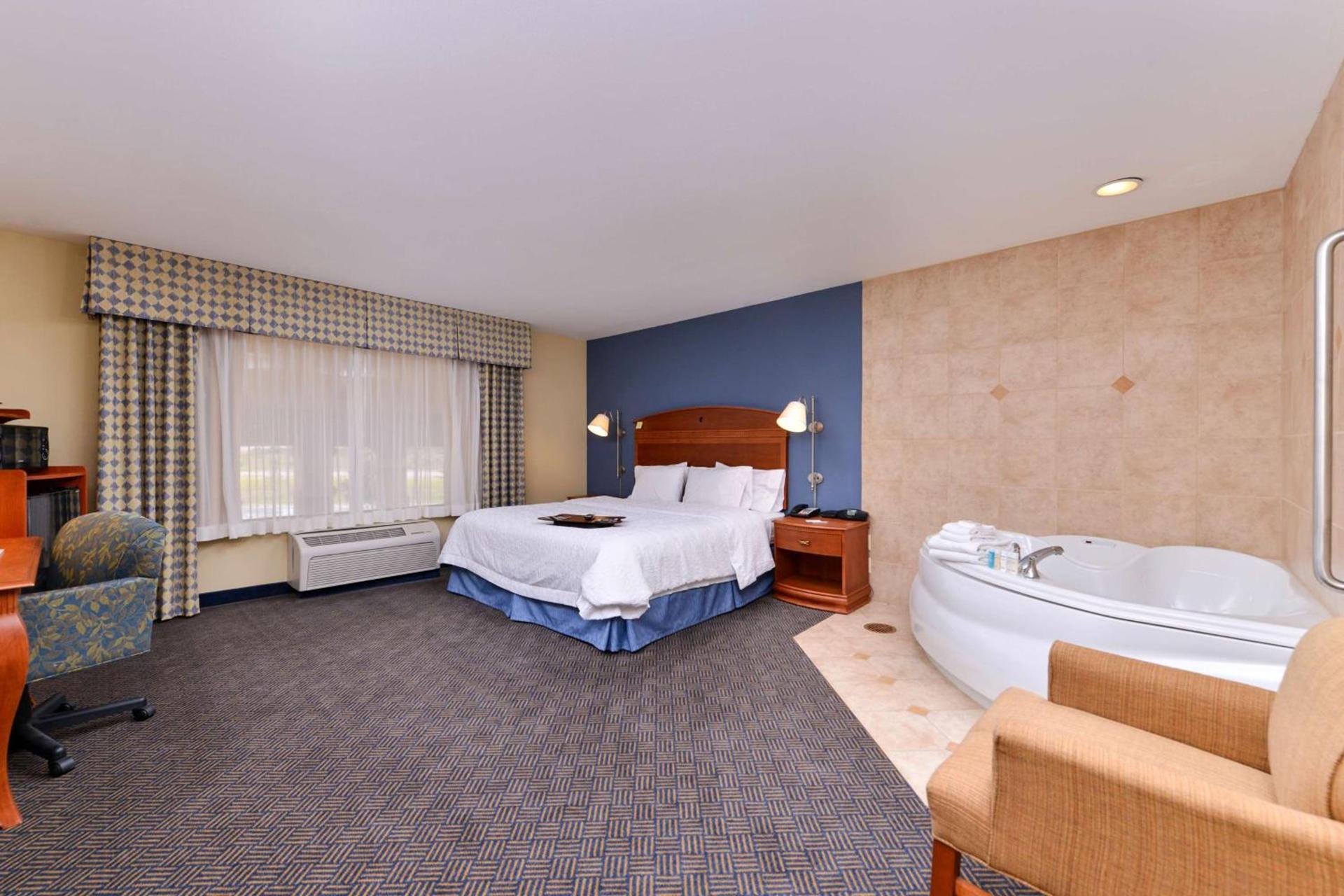Hampton Inn Evanston photo 24